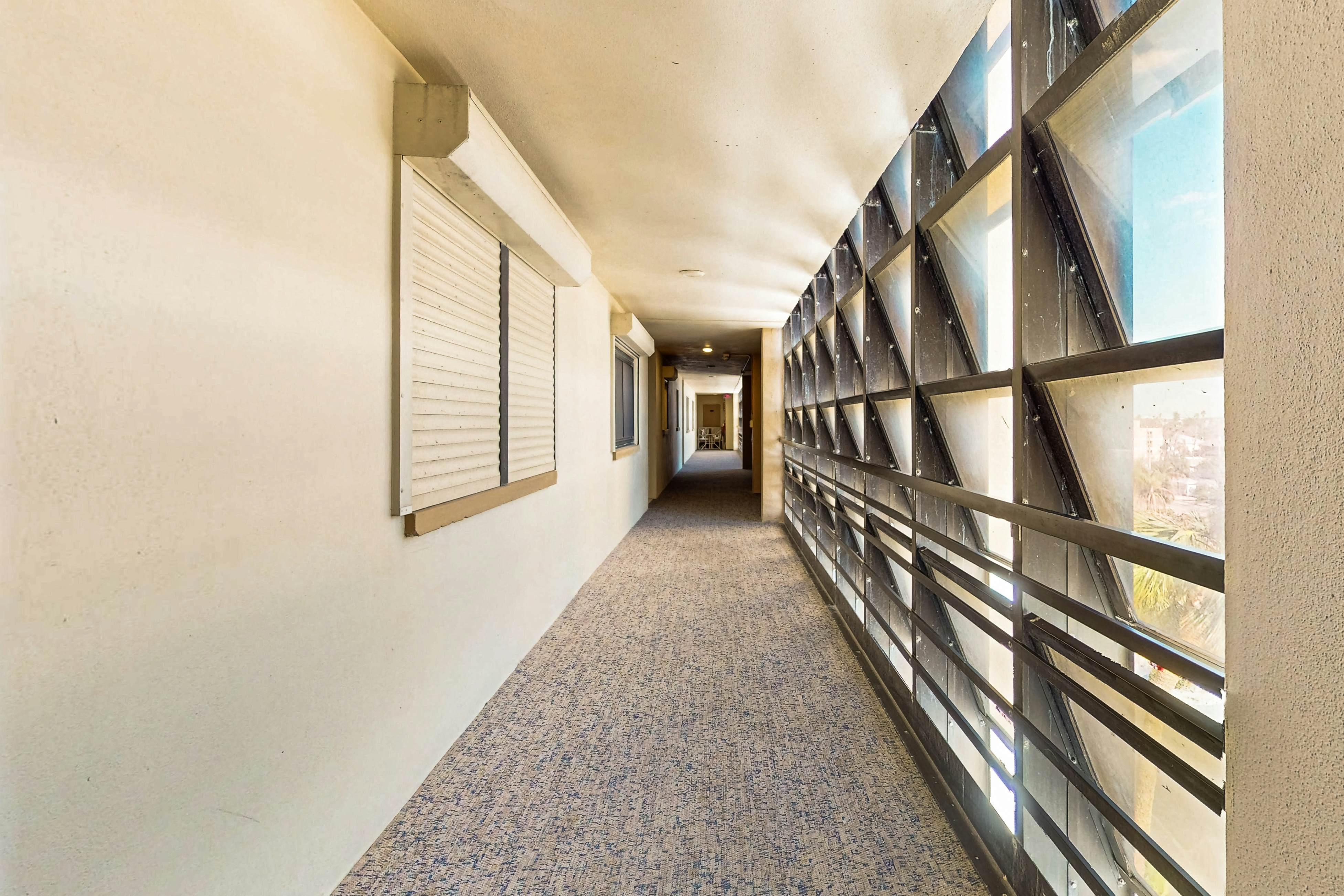 Beachfront condo with Gulf views - pool, sauna & direct beach access