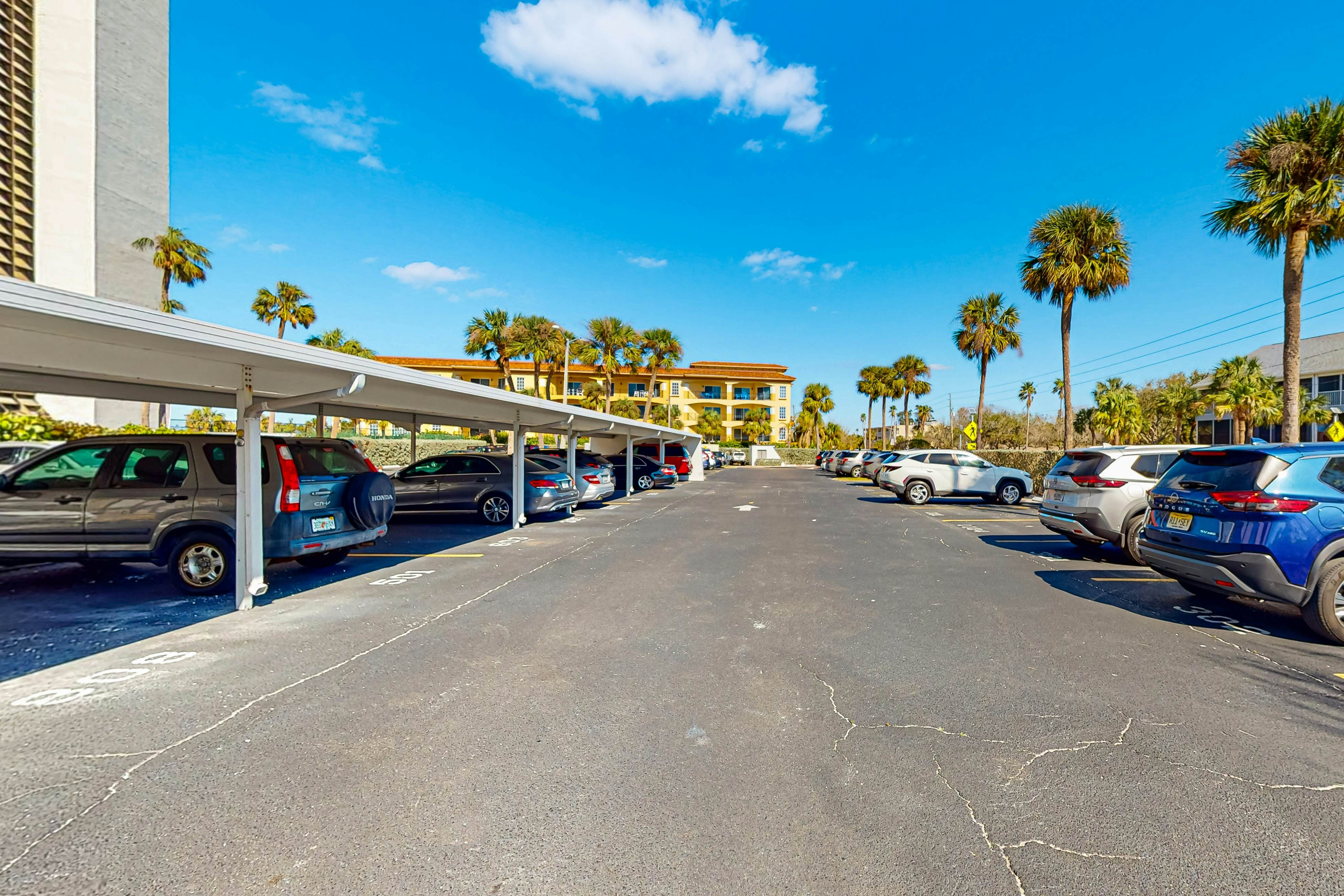 Beachfront condo with Gulf views - pool, sauna & direct beach access