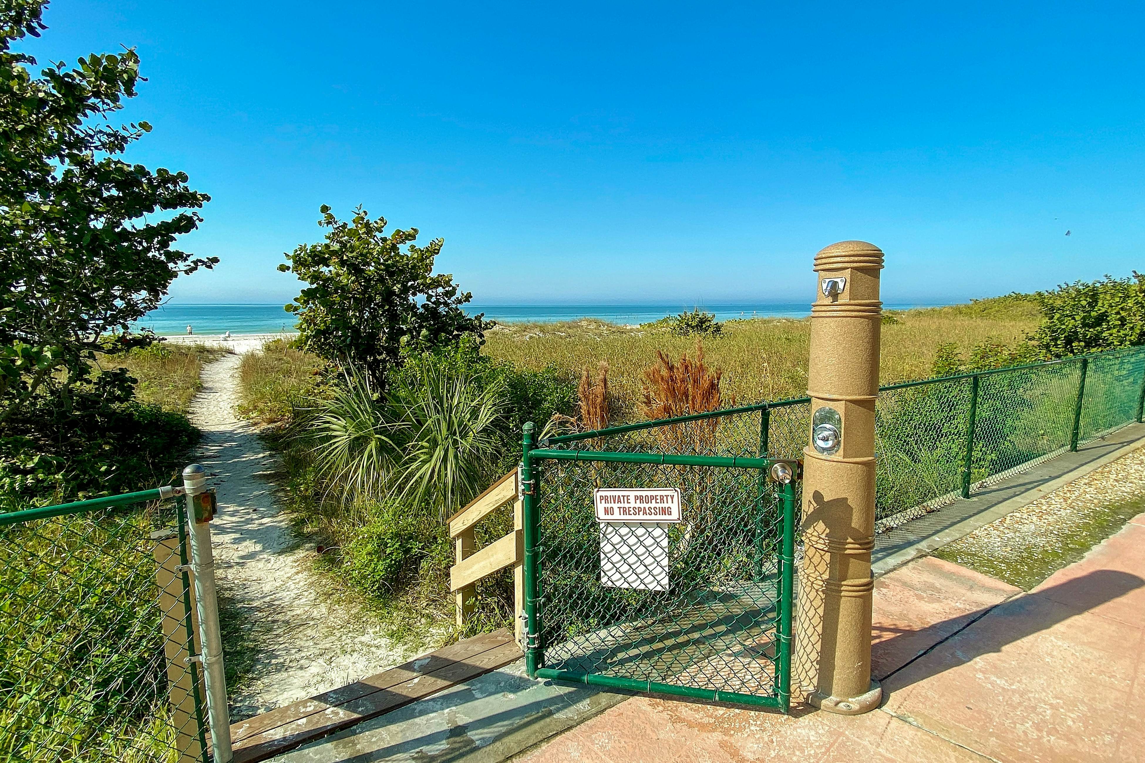 Beachfront condo with Gulf views - pool, sauna & direct beach access