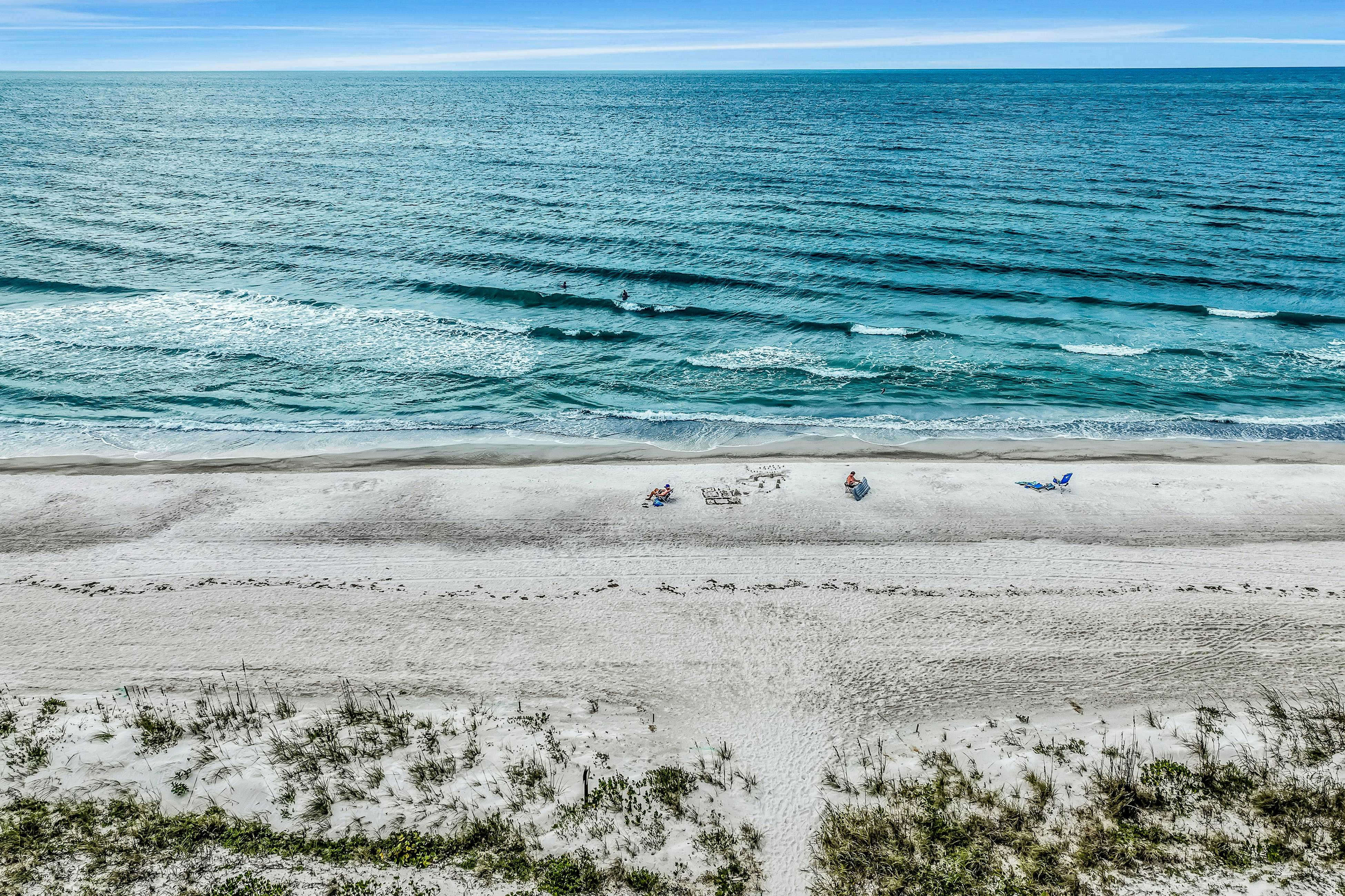 Beachfront condo with Gulf views - pool, sauna & direct beach access