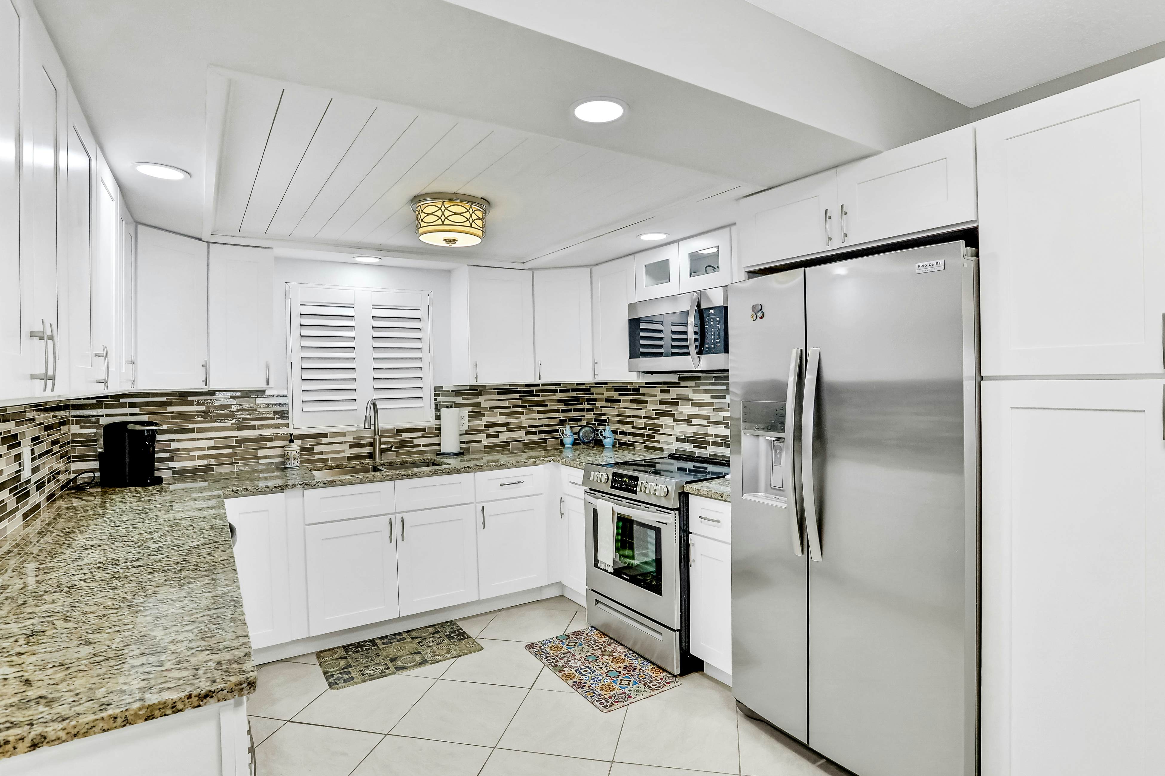 Coastal condo with unbeatable beachfront views - pool & beach access