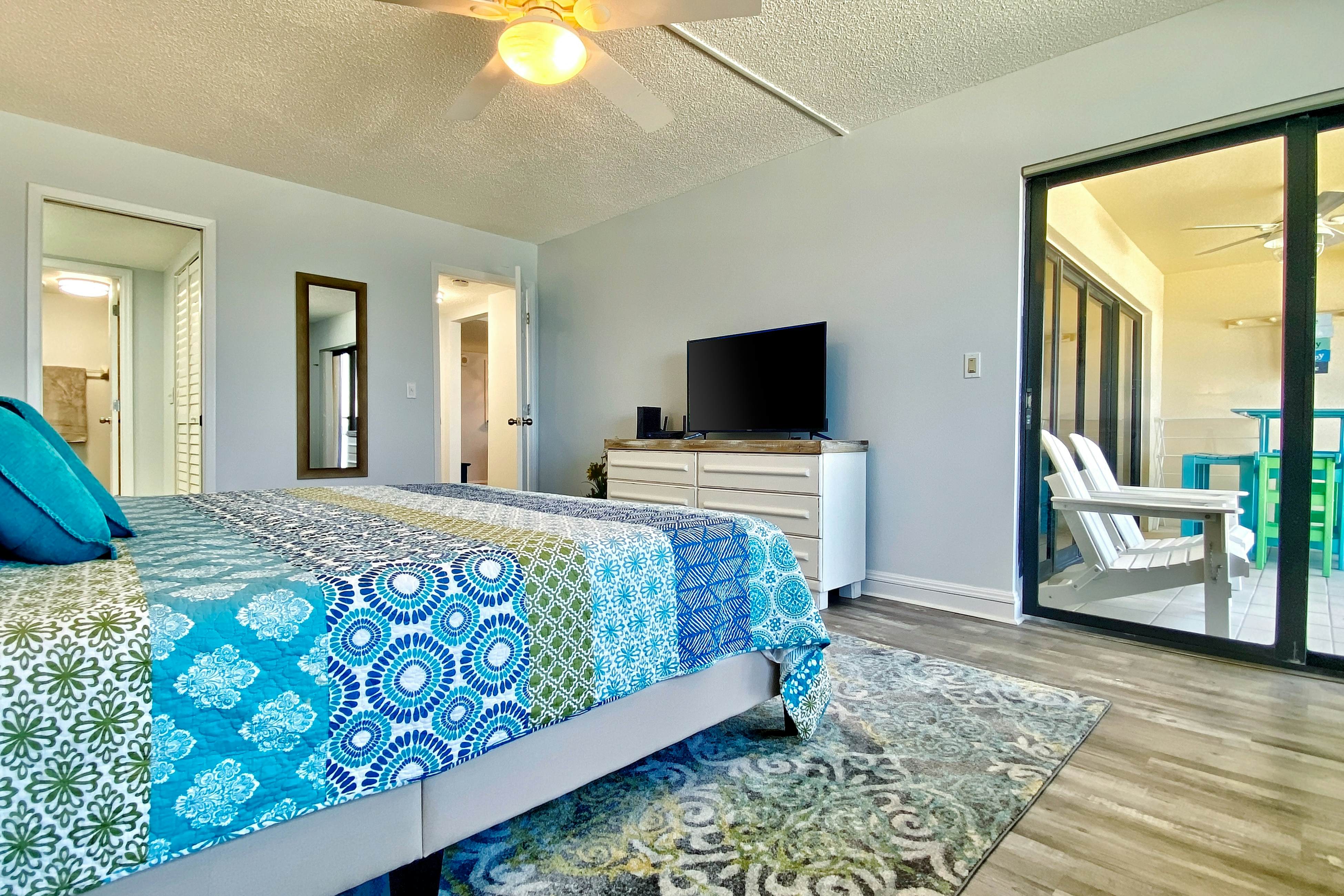 Coastal condo with unbeatable beachfront views - pool & beach access