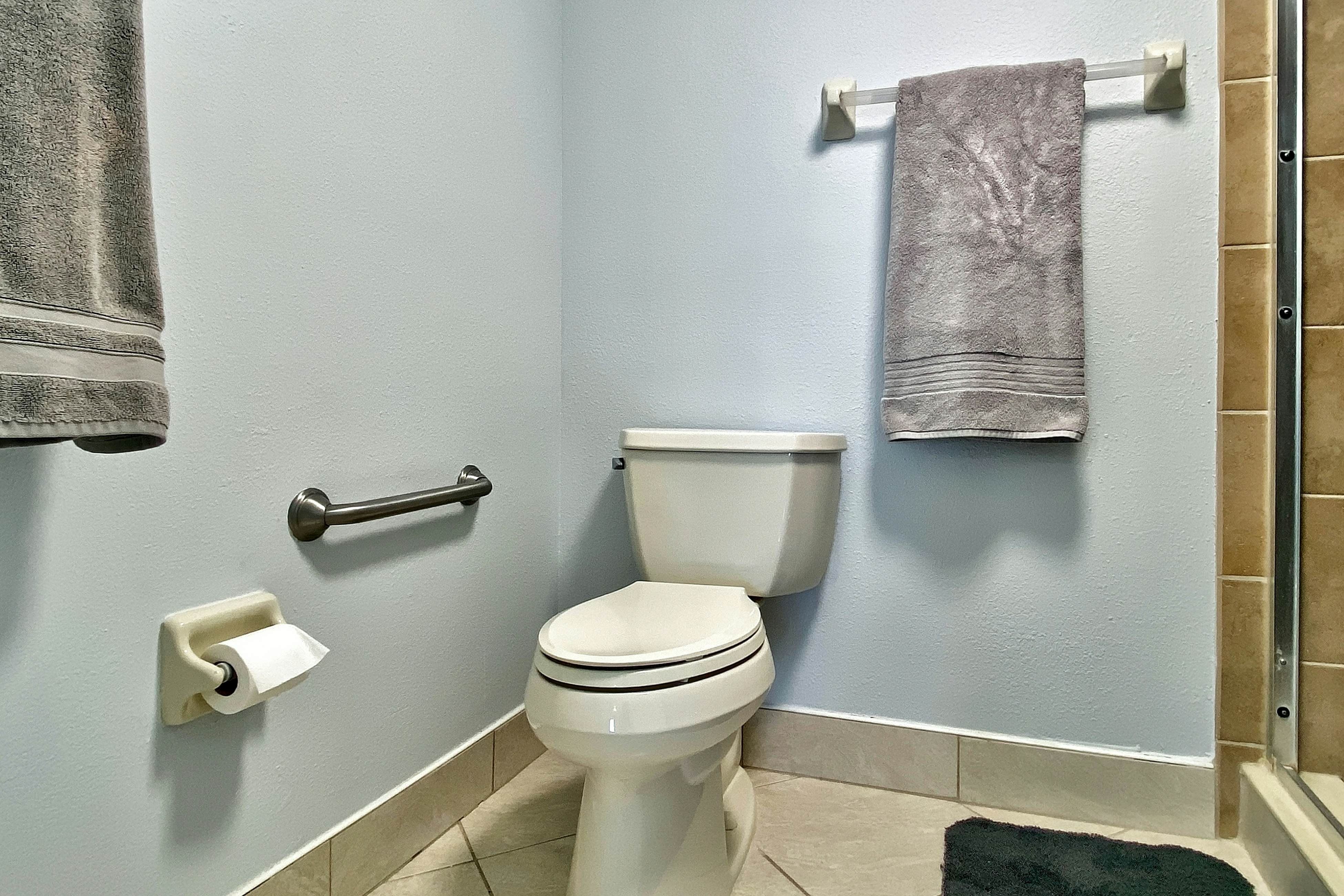 Coastal condo with unbeatable beachfront views - pool & beach access