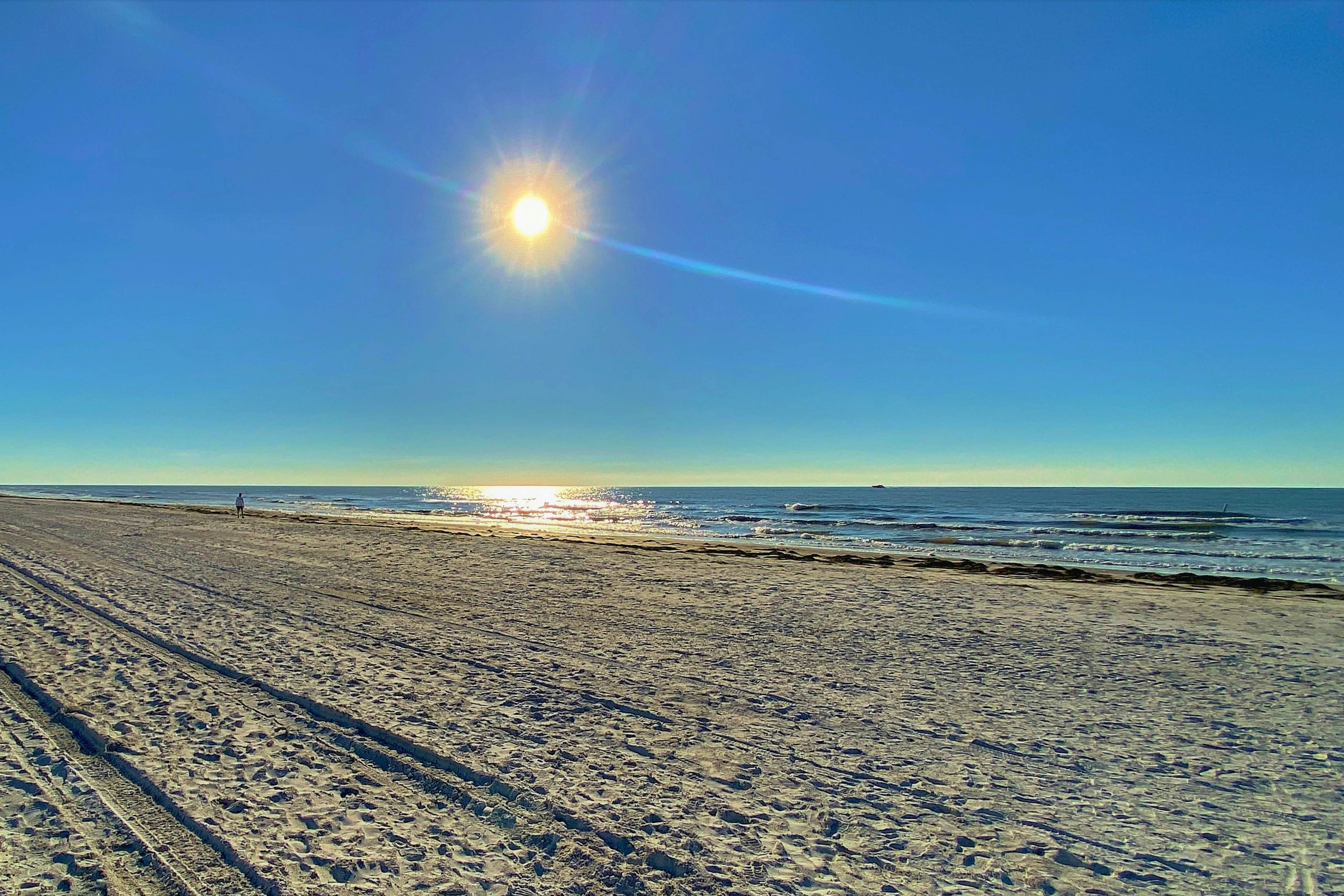 Coastal condo with unbeatable beachfront views - pool & beach access