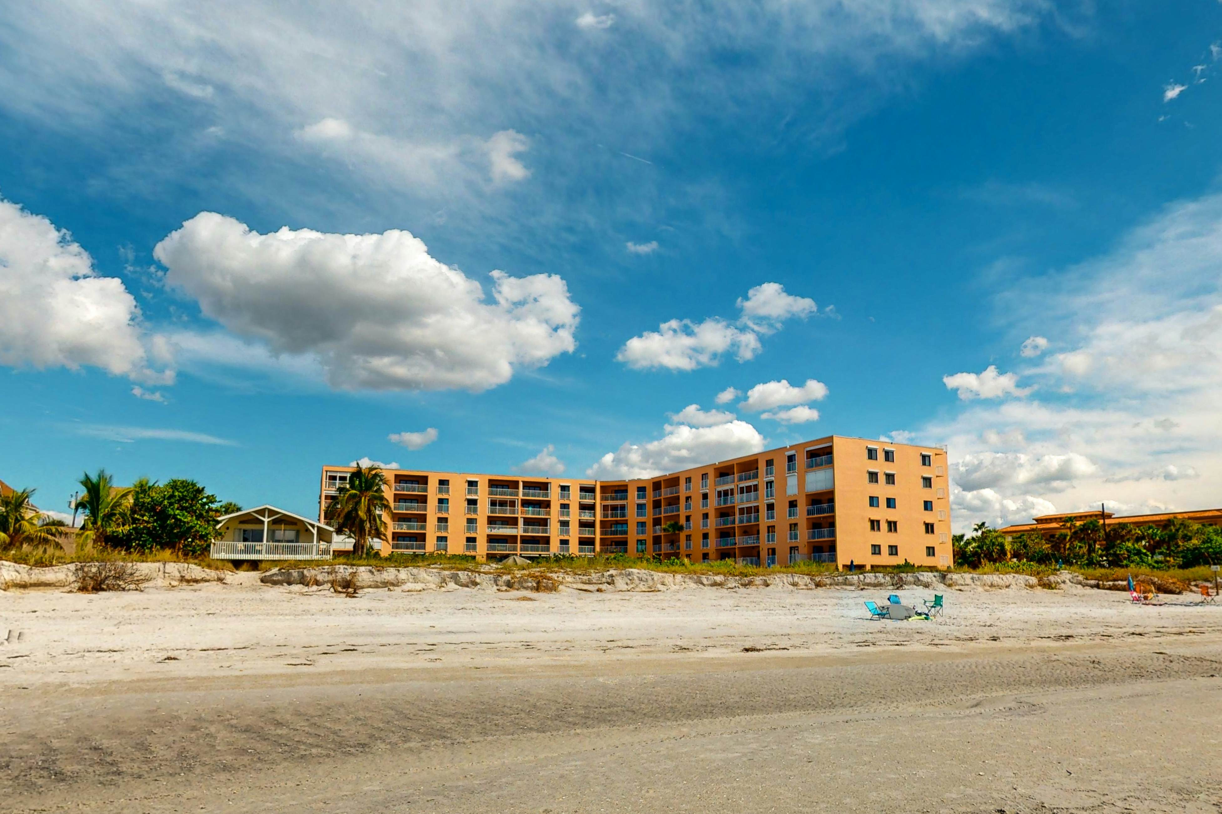 Dog-friendly beachfront condo with pool, hot tub, tennis & AC -snowbird-friendly