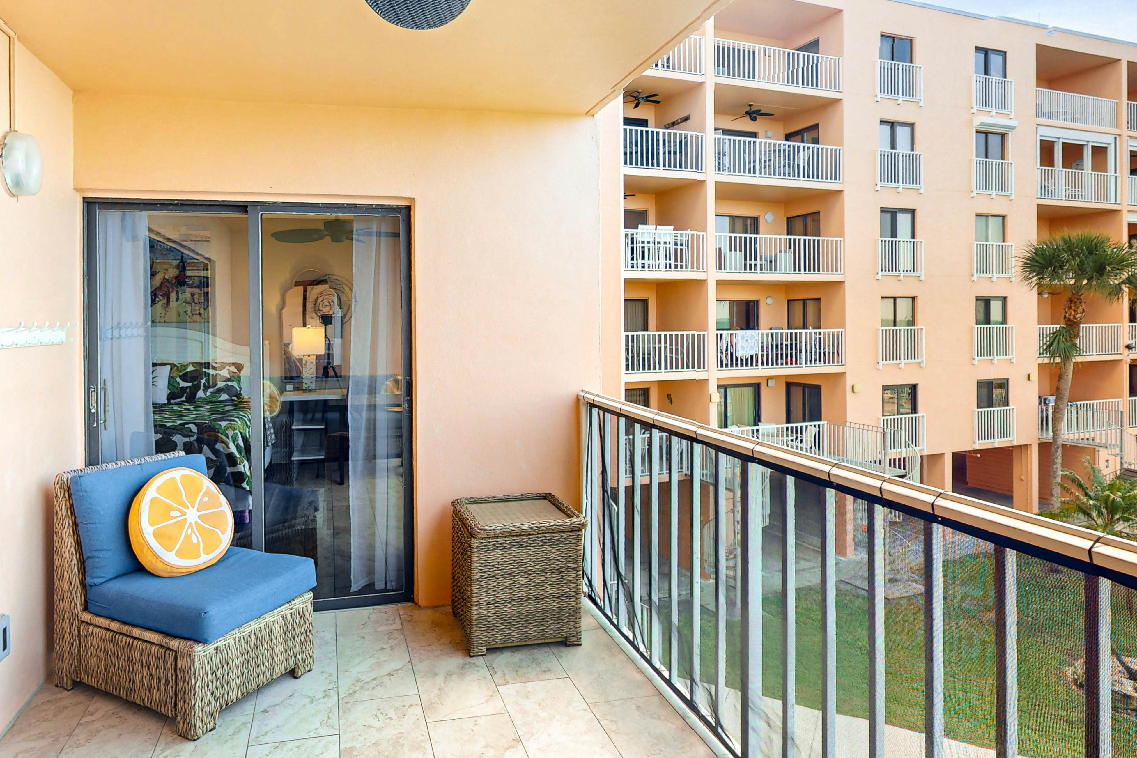 Dog-friendly beachfront condo with pool, hot tub, tennis & AC -snowbird-friendly