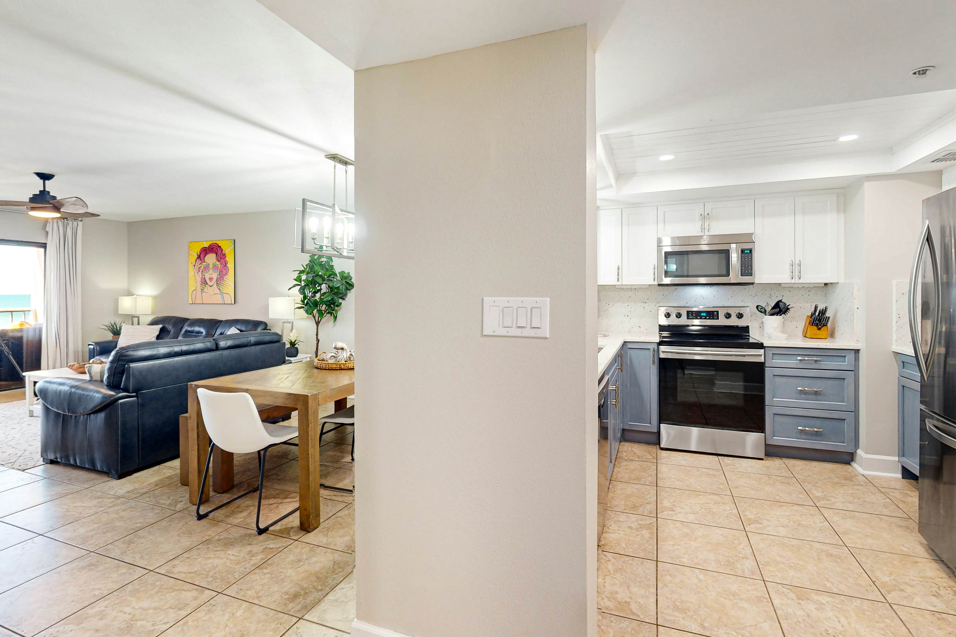 Dog-friendly beachfront condo with pool, hot tub, tennis & AC -snowbird-friendly