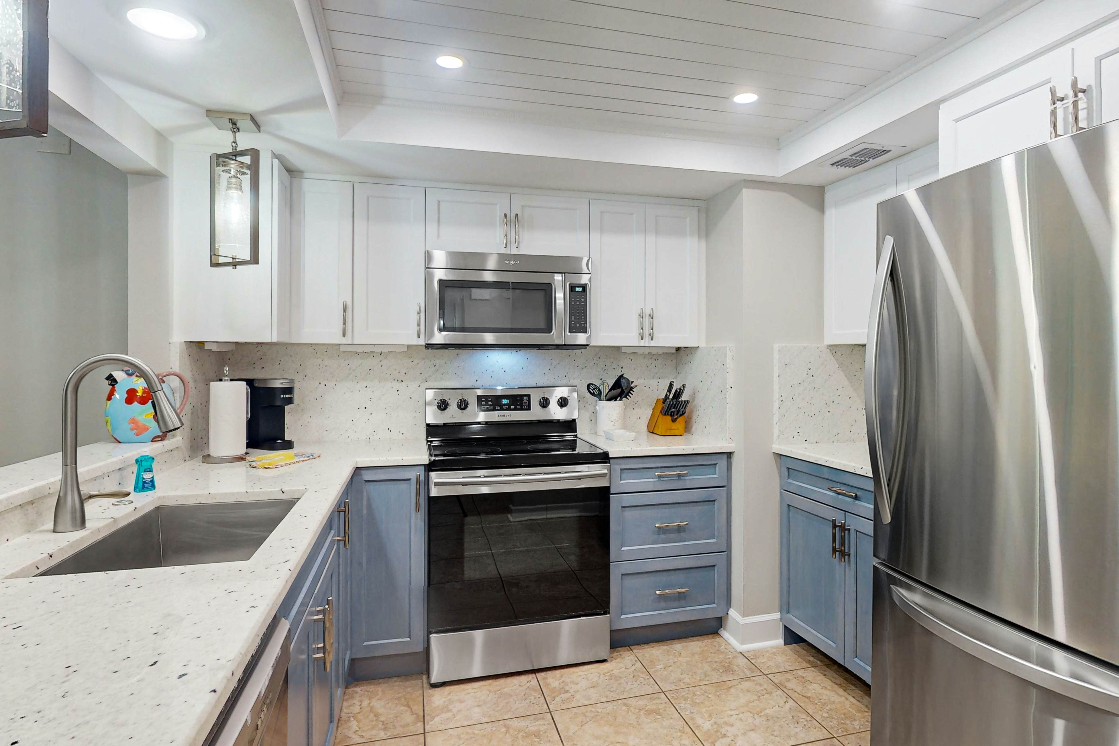 Dog-friendly beachfront condo with pool, hot tub, tennis & AC -snowbird-friendly