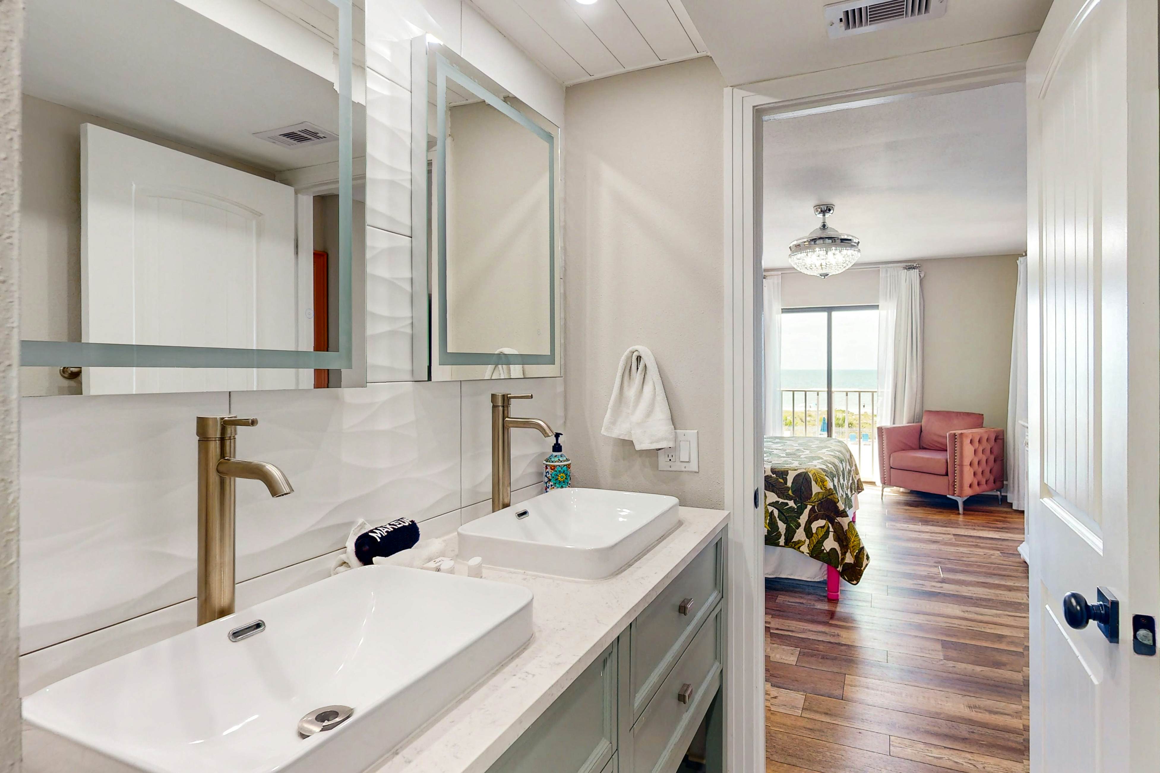 Dog-friendly beachfront condo with pool, hot tub, tennis & AC -snowbird-friendly