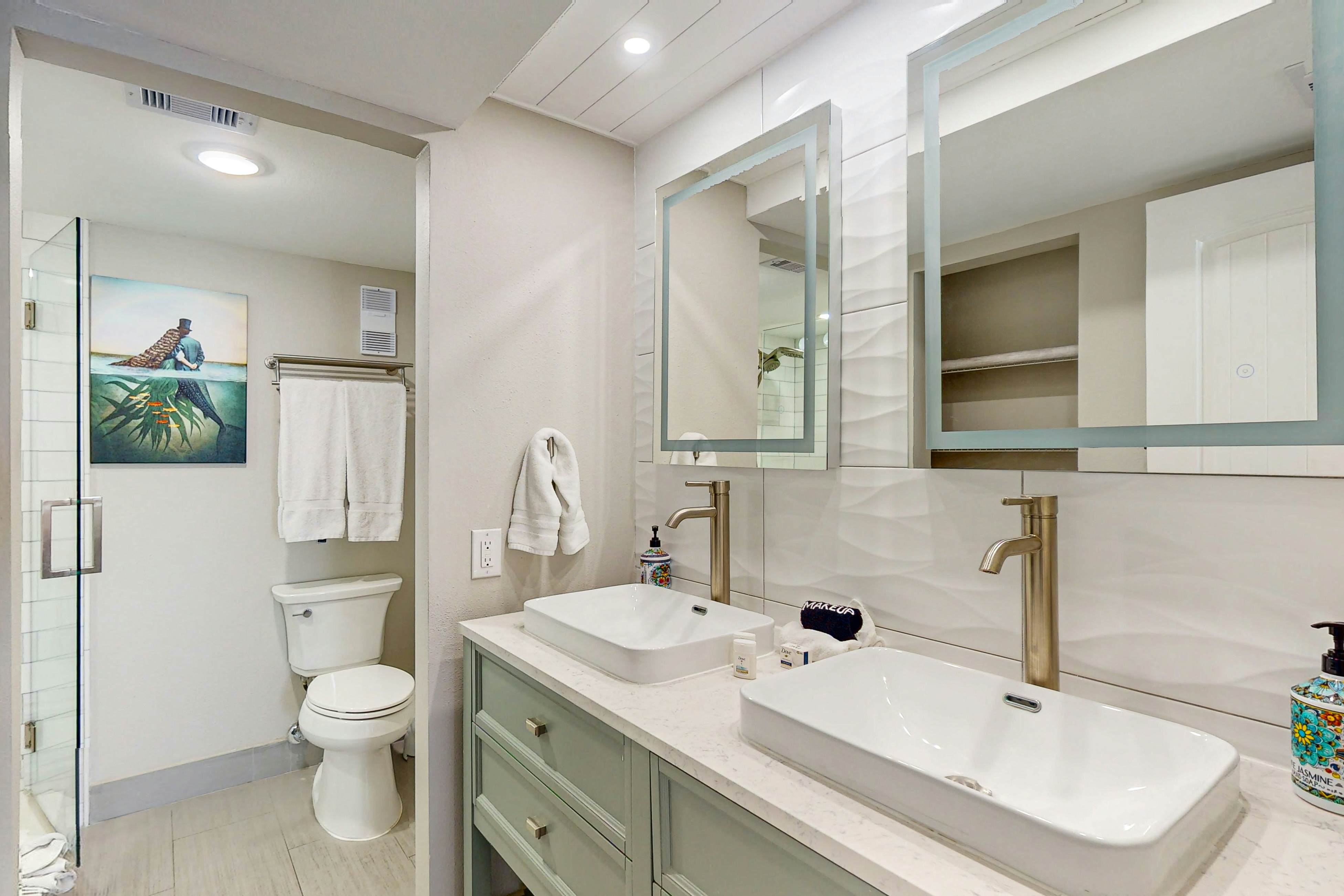 Dog-friendly beachfront condo with pool, hot tub, tennis & AC -snowbird-friendly