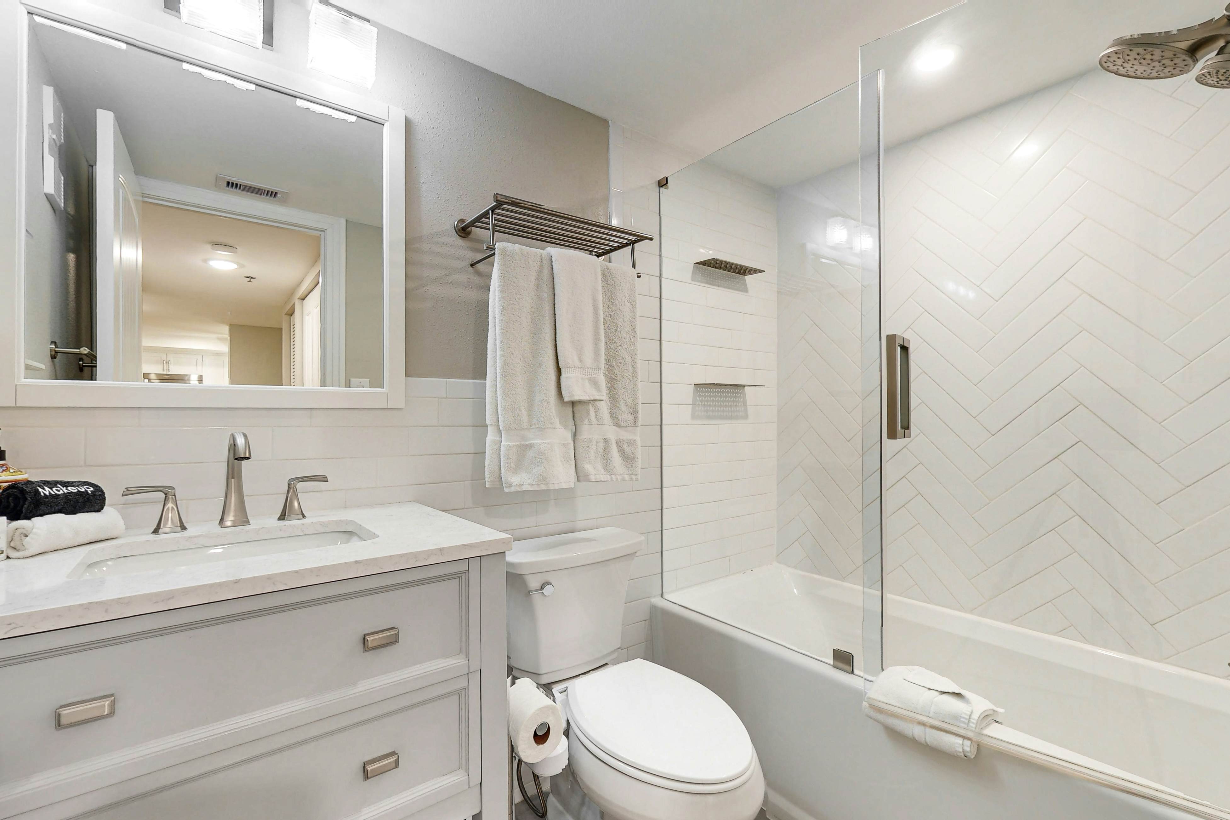 Dog-friendly beachfront condo with pool, hot tub, tennis & AC -snowbird-friendly