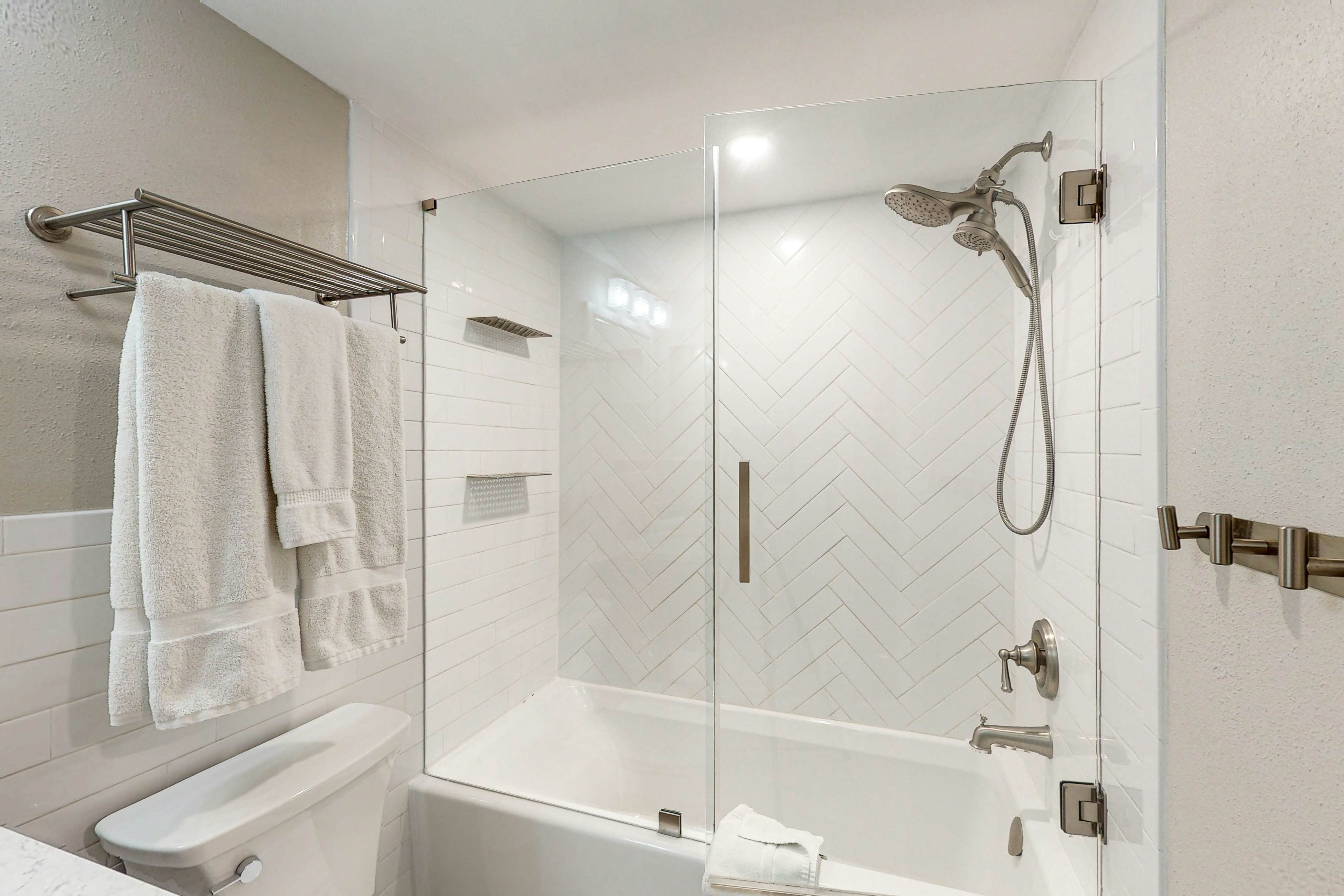 Dog-friendly beachfront condo with pool, hot tub, tennis & AC -snowbird-friendly