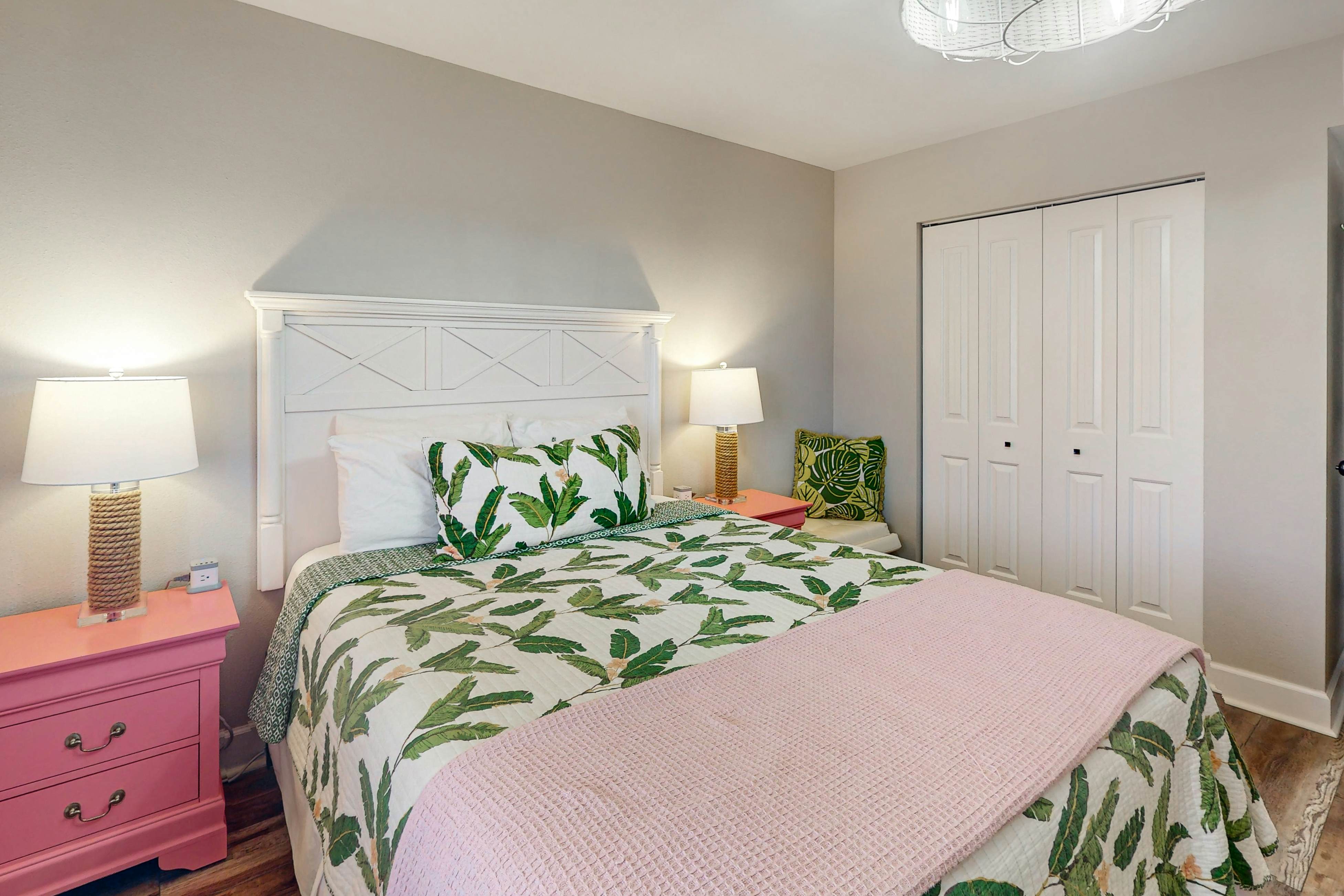 Dog-friendly beachfront condo with pool, hot tub, tennis & AC -snowbird-friendly