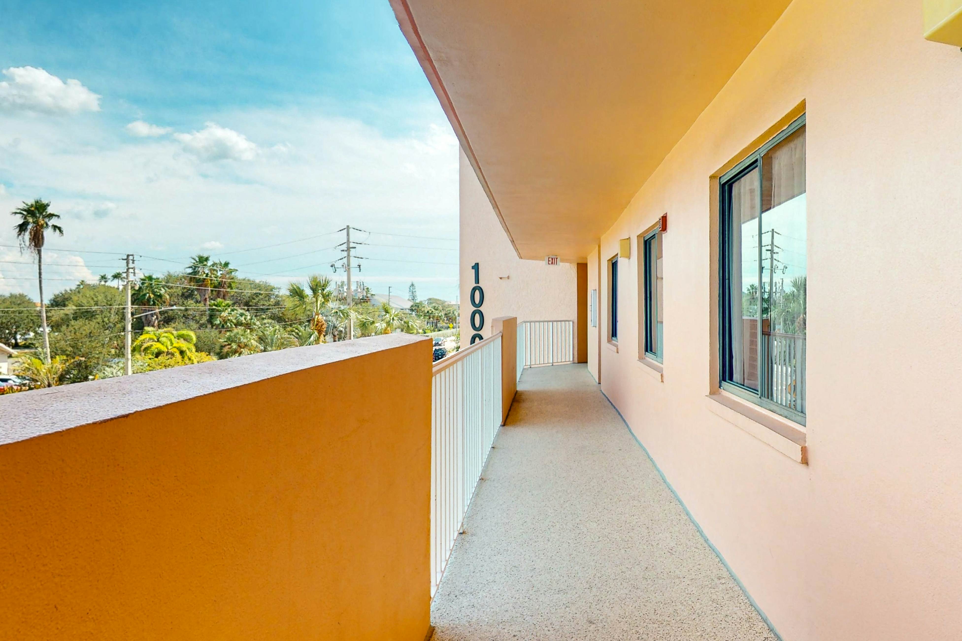 Dog-friendly beachfront condo with pool, hot tub, tennis & AC -snowbird-friendly