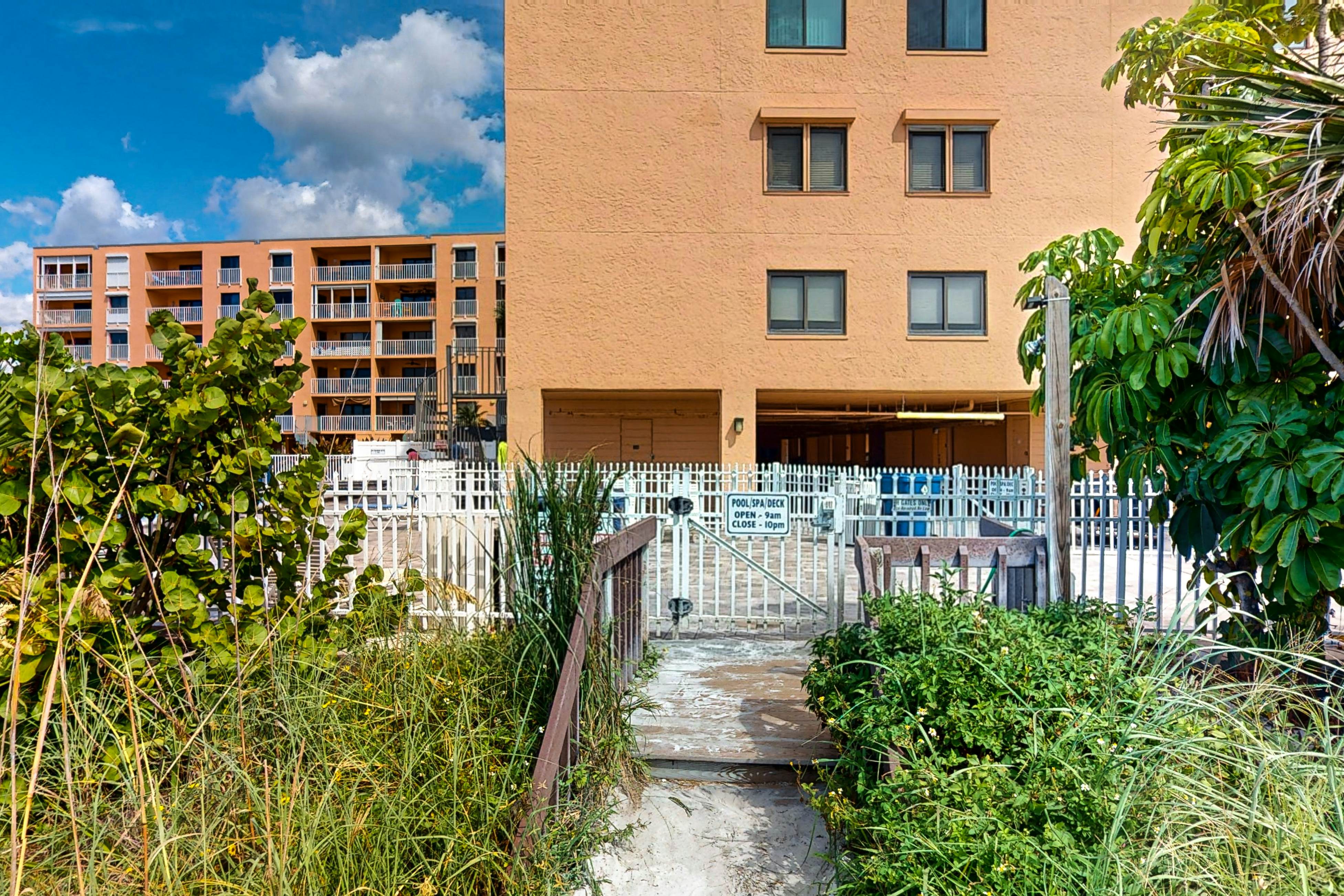 Dog-friendly beachfront condo with pool, hot tub, tennis & AC -snowbird-friendly