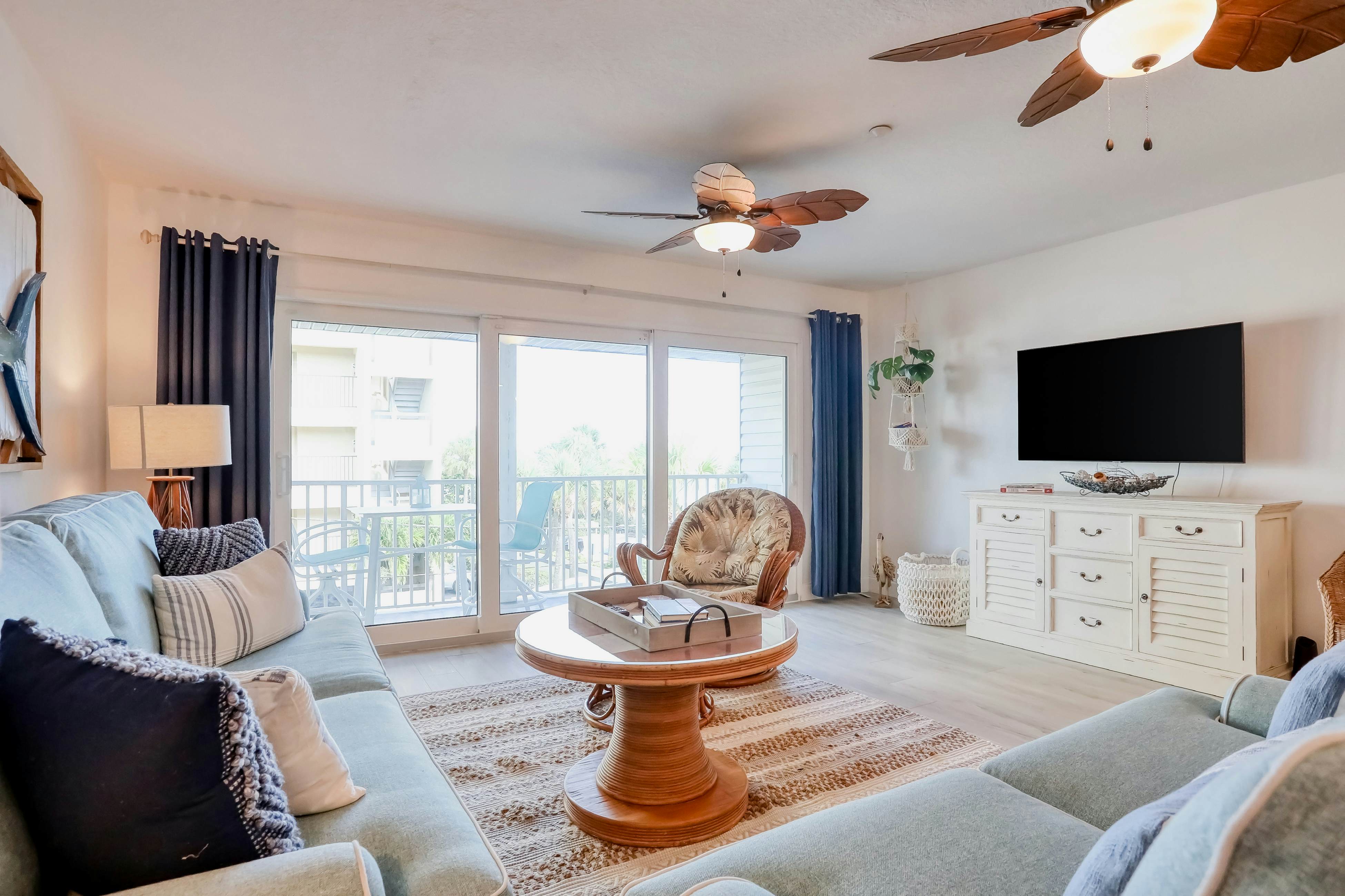 Beautifully Updated Dog Friendly Condo with Heated Pool and Ocean View