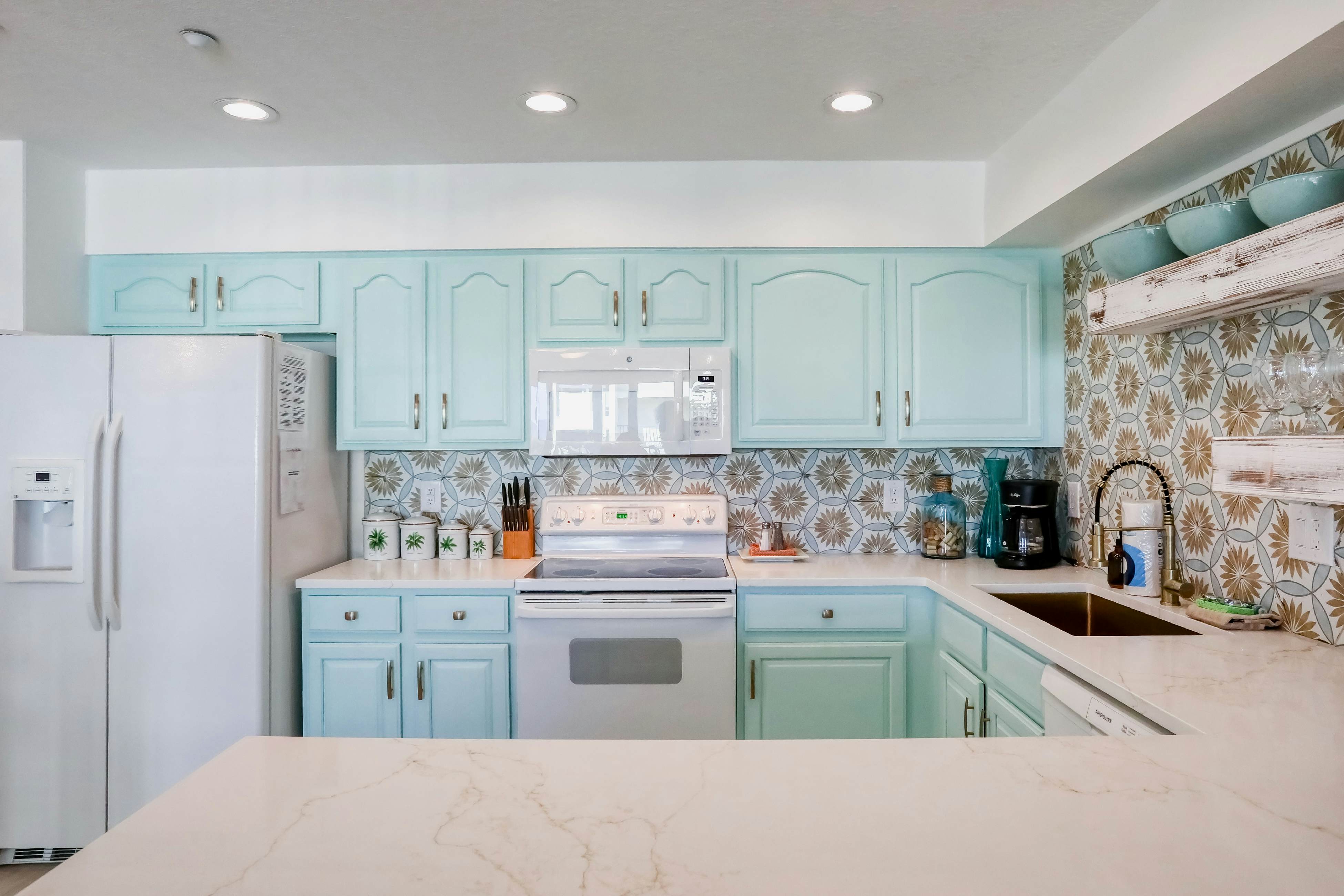 Beautifully Updated Dog Friendly Condo with Heated Pool and Ocean View