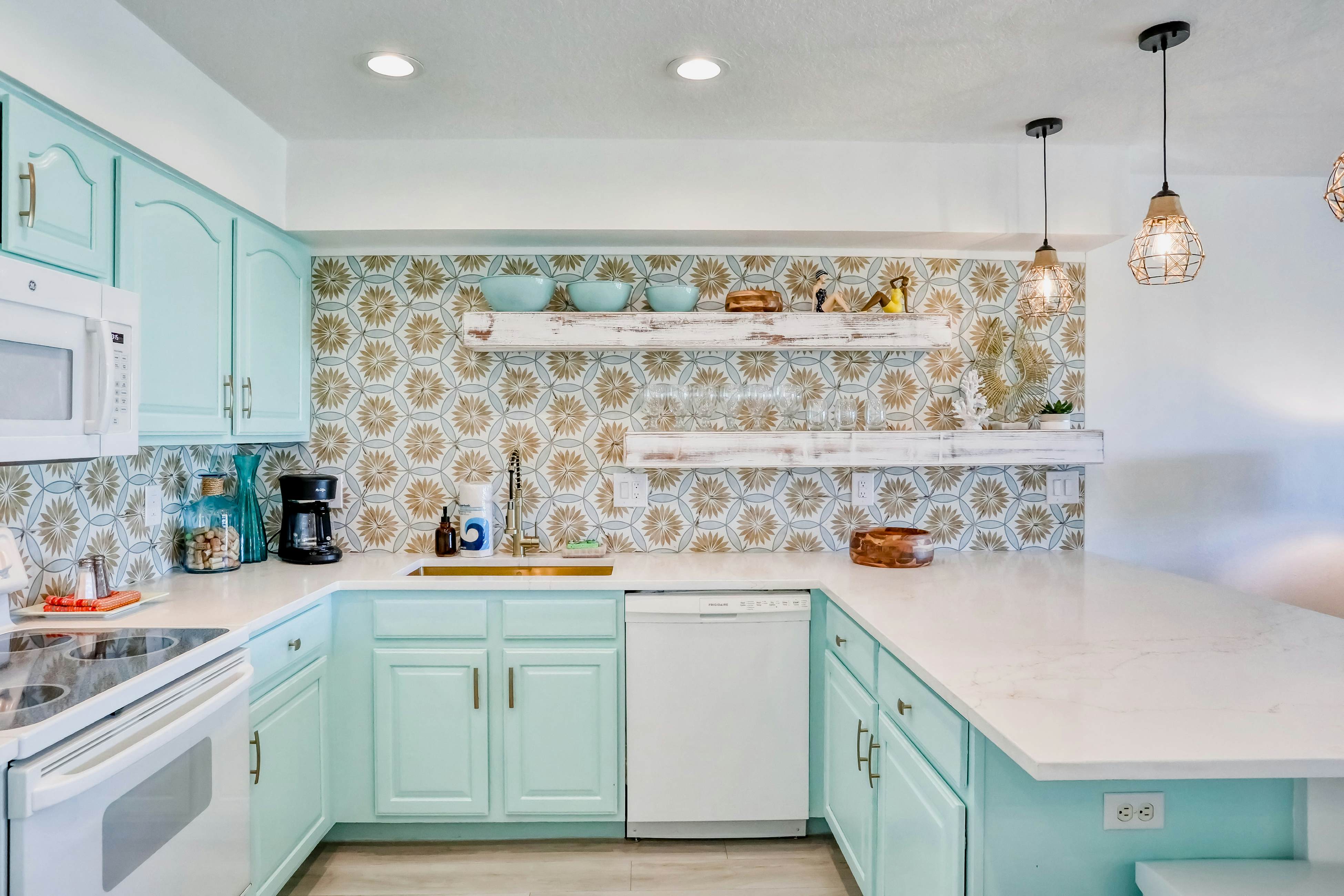 Beautifully Updated Dog Friendly Condo with Heated Pool and Ocean View