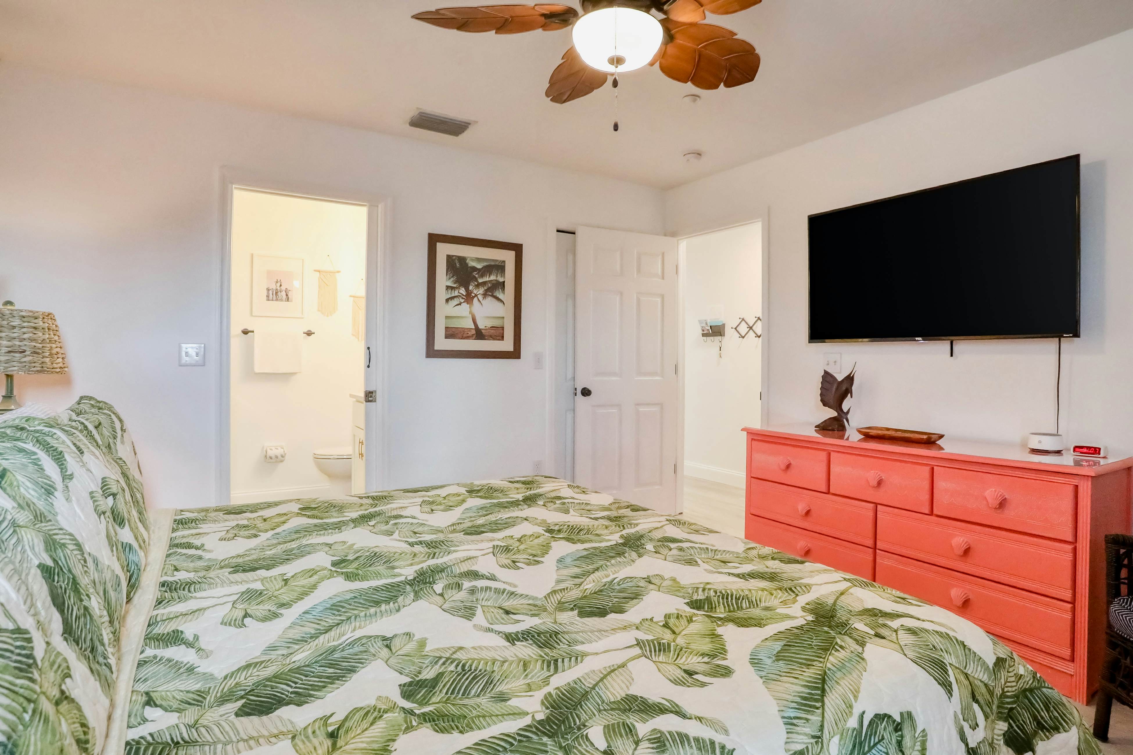 Beautifully Updated Dog Friendly Condo with Heated Pool and Ocean View