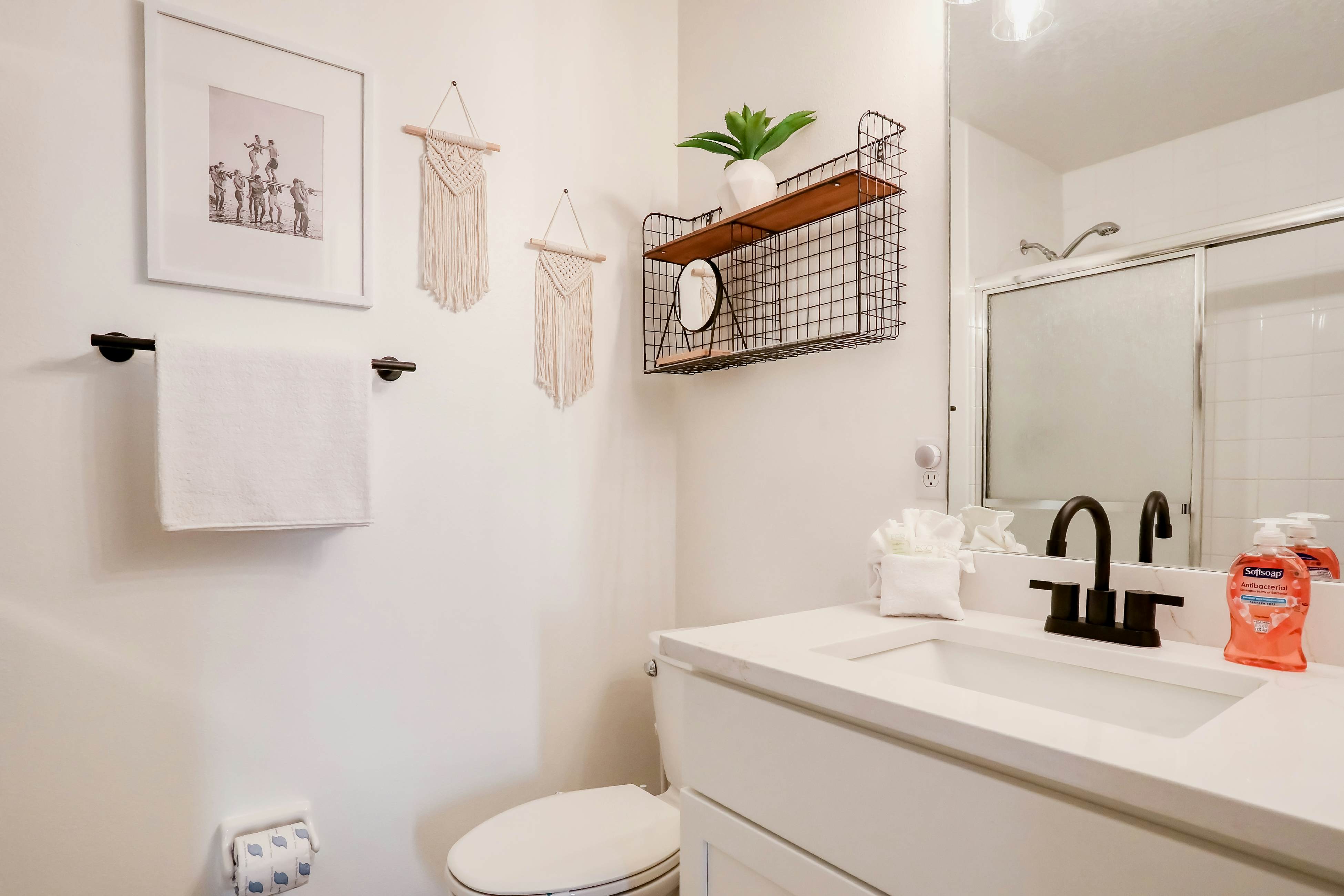 Beautifully Updated Dog Friendly Condo with Heated Pool and Ocean View