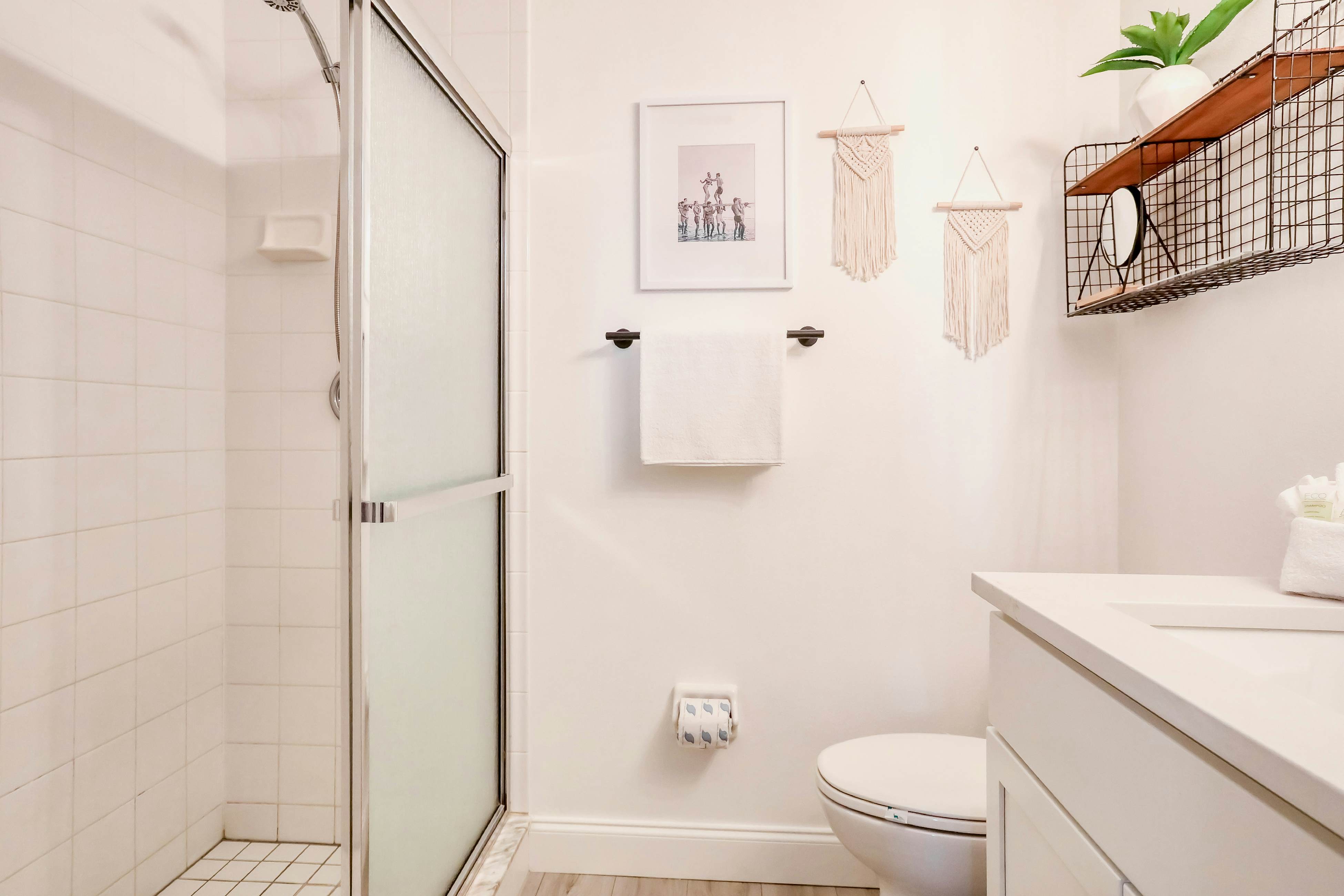 Beautifully Updated Dog Friendly Condo with Heated Pool and Ocean View