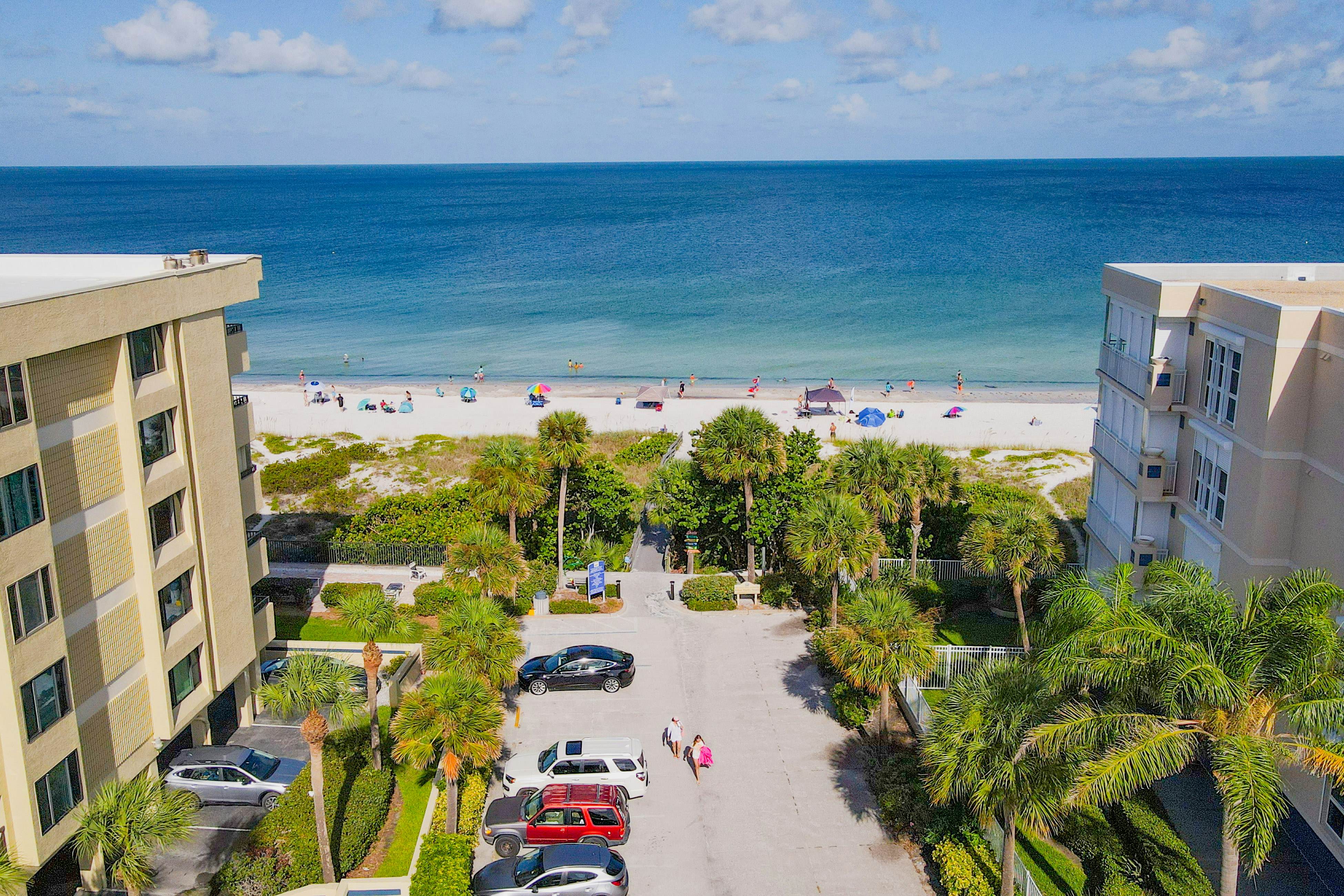 Beautifully Updated Dog Friendly Condo with Heated Pool and Ocean View