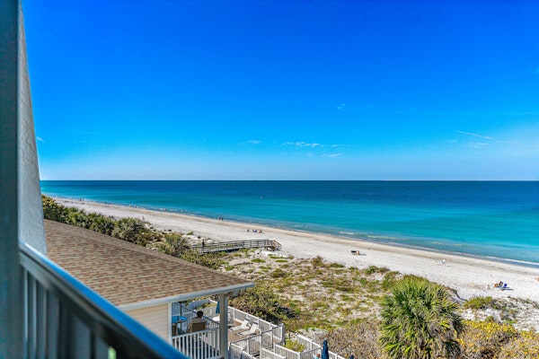 Gorgeous updated and spacious condo with stunning beachfront view pool WD and AC