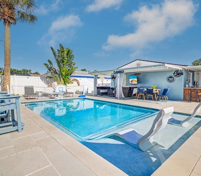 Adorable beach cottage with patio and private pool two blocks from the beach