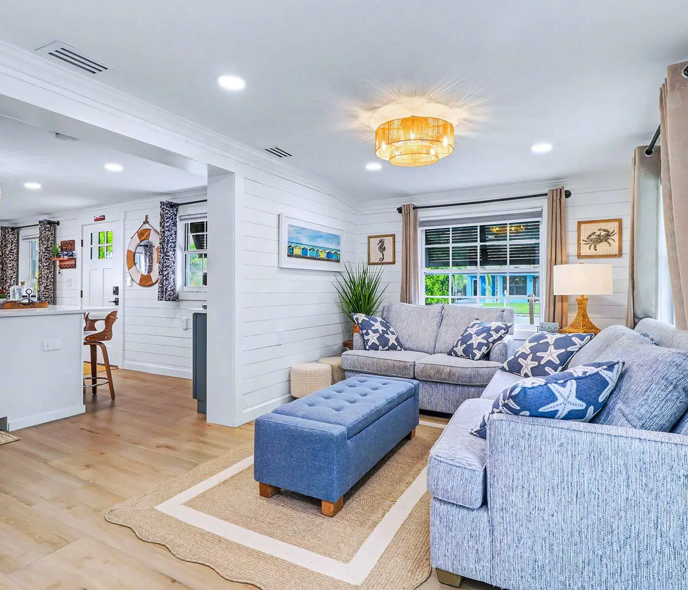 Adorable beach cottage with patio and private pool two blocks from the beach