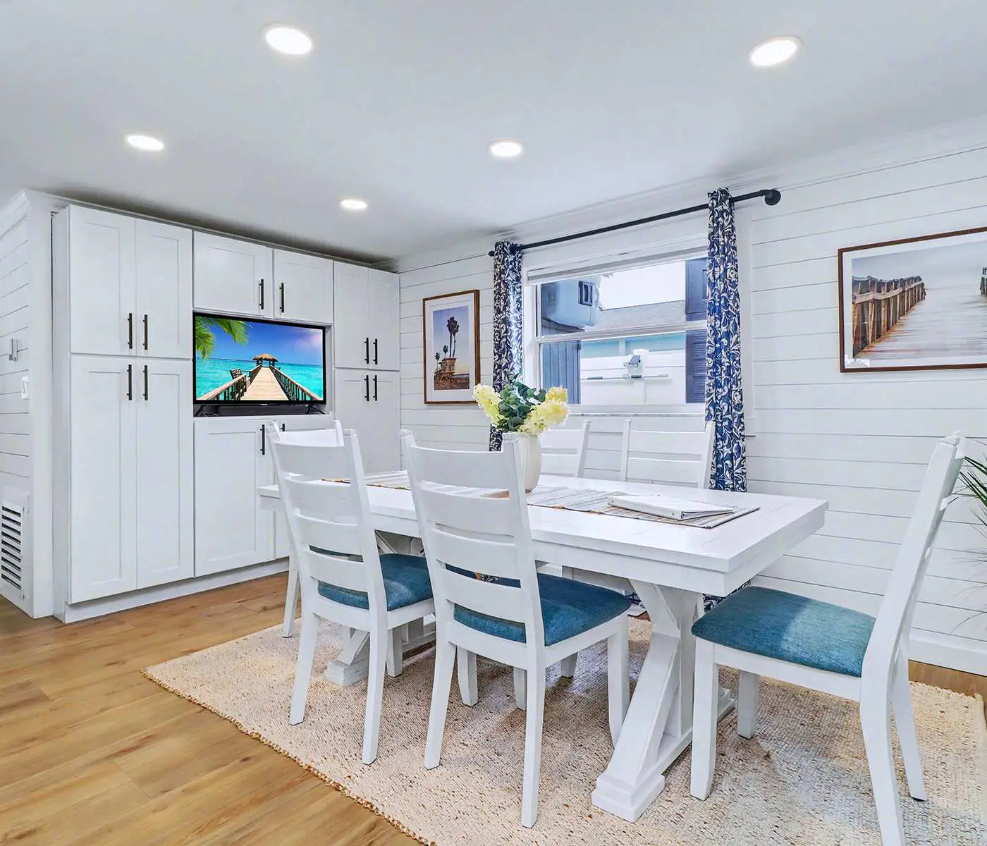 Adorable beach cottage with patio and private pool two blocks from the beach
