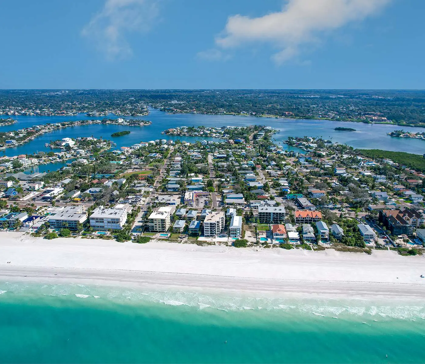 Adorable beach cottage with patio and private pool two blocks from the beach