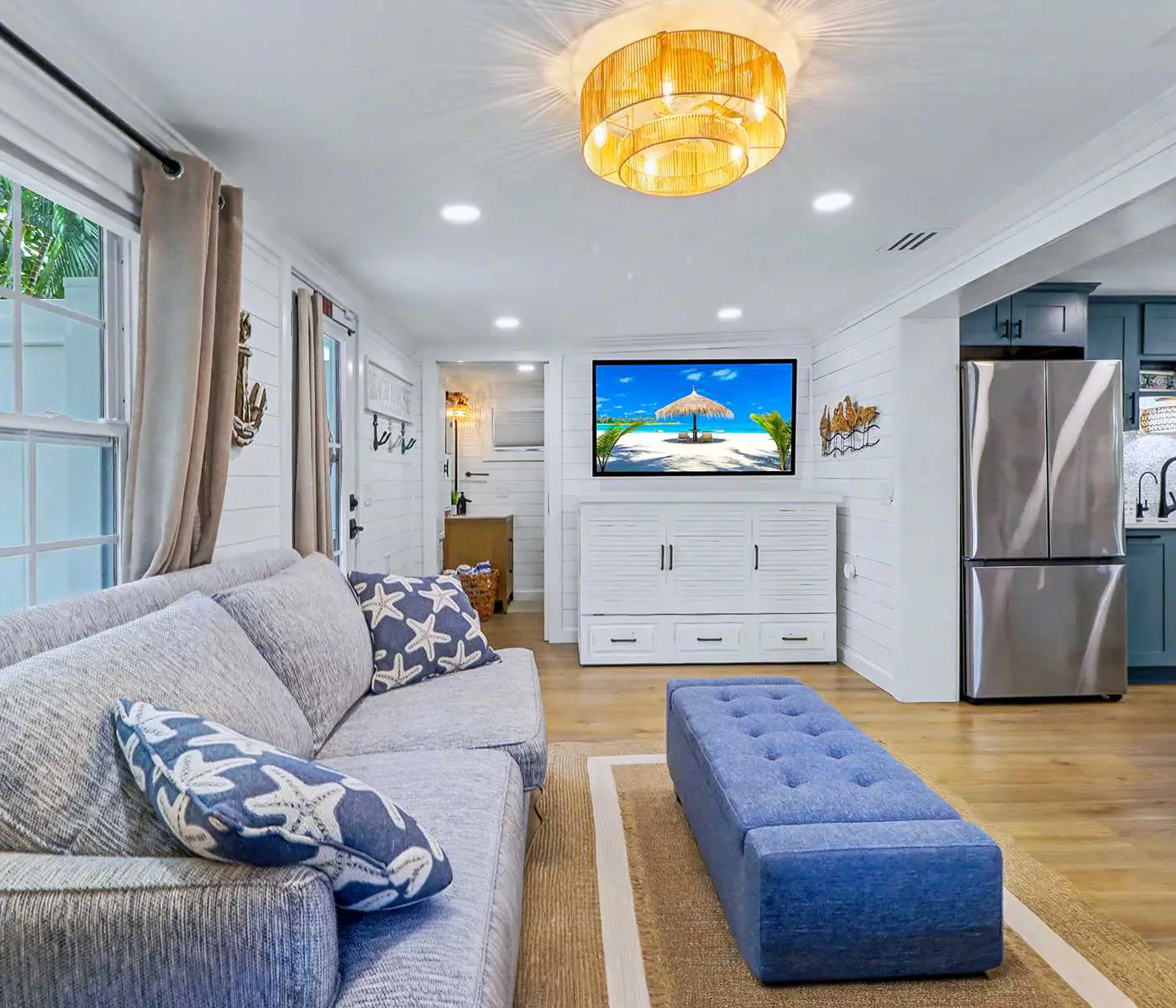 Adorable beach cottage with patio and private pool two blocks from the beach