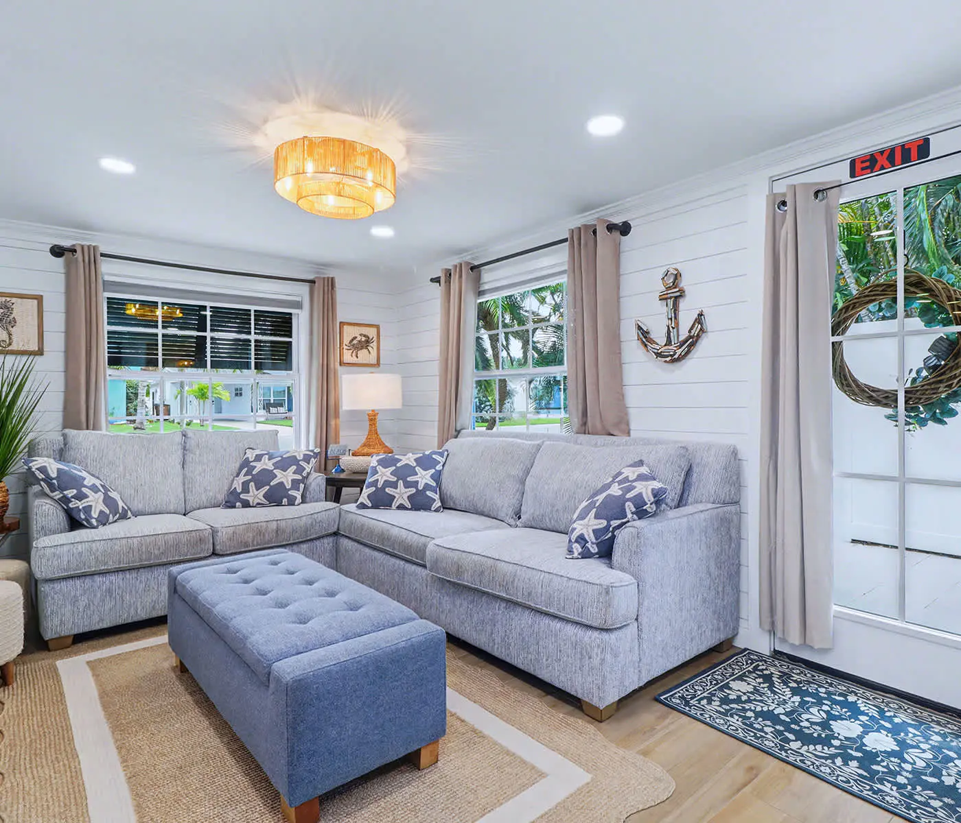 Adorable beach cottage with patio and private pool two blocks from the beach