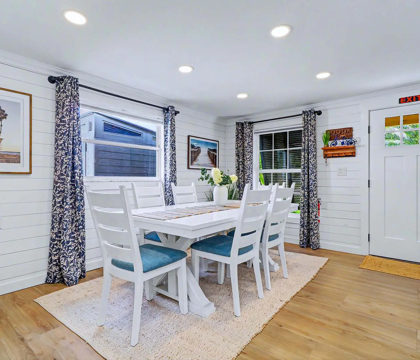 Adorable beach cottage with patio and private pool two blocks from the beach