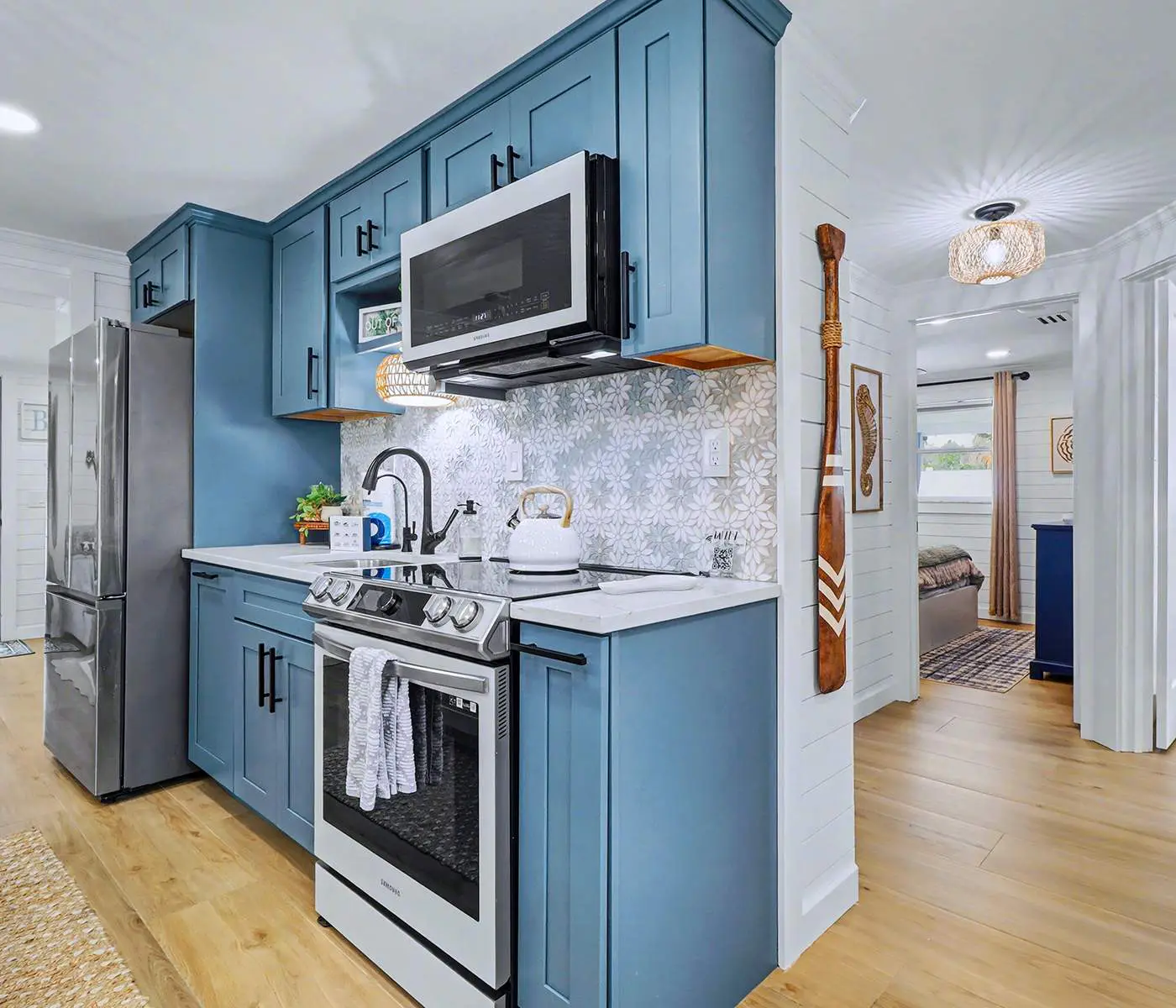 Adorable beach cottage with patio and private pool two blocks from the beach