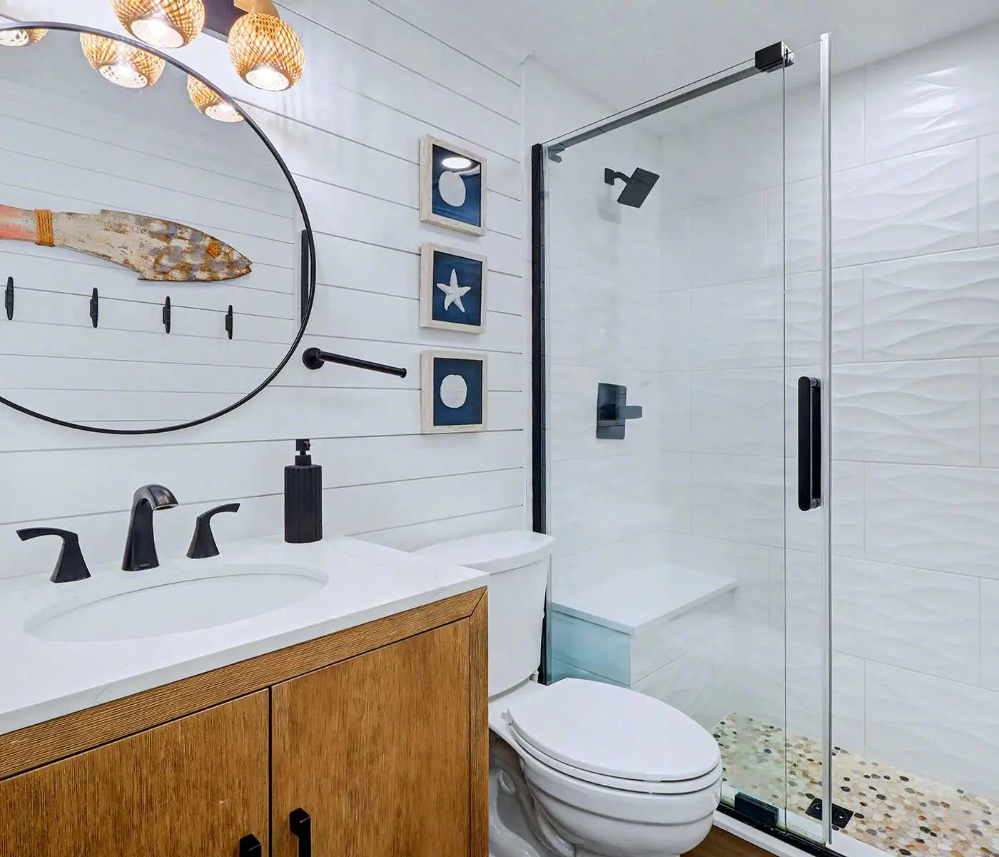 Adorable beach cottage with patio and private pool two blocks from the beach