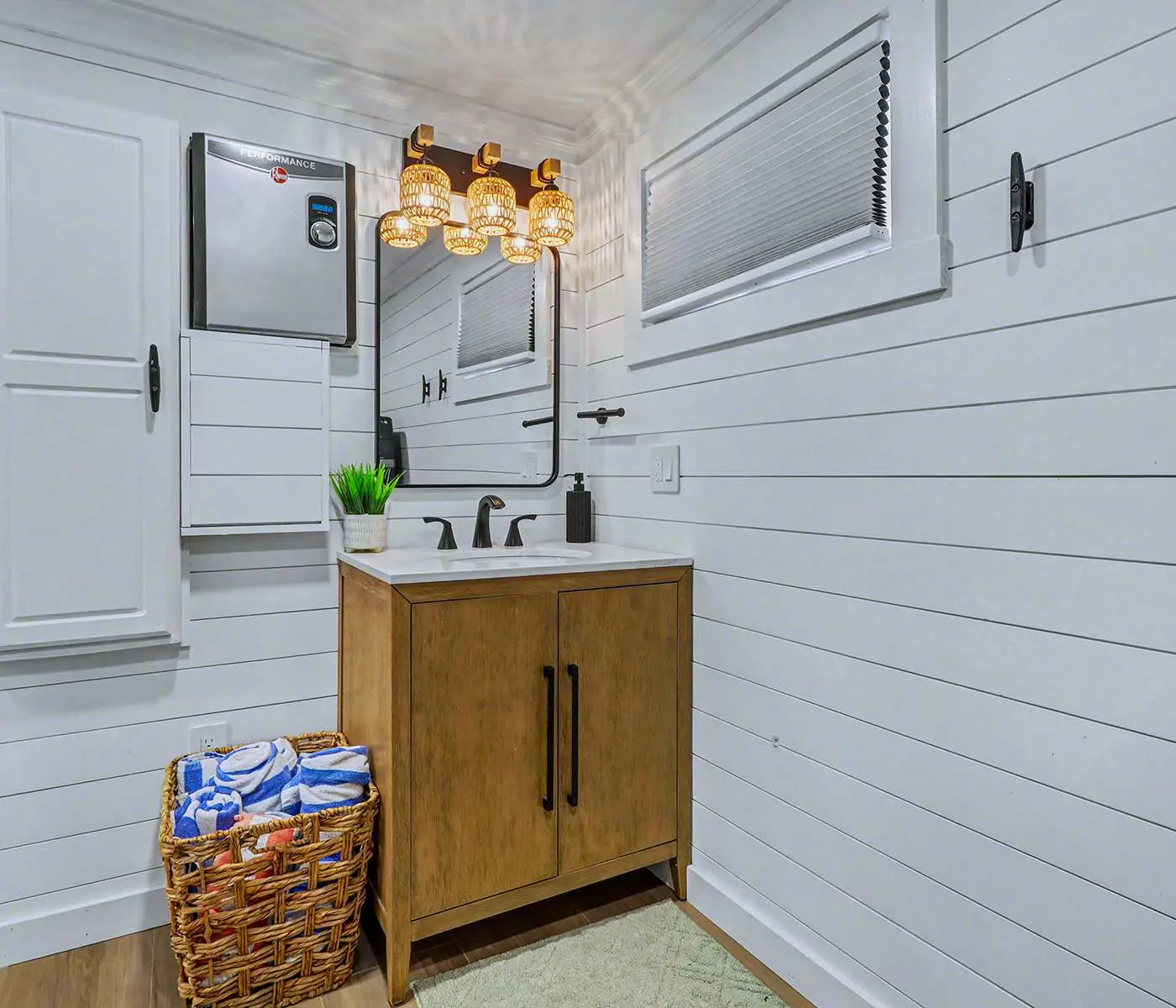 Adorable beach cottage with patio and private pool two blocks from the beach
