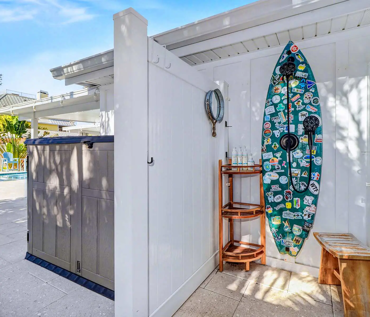 Adorable beach cottage with patio and private pool two blocks from the beach