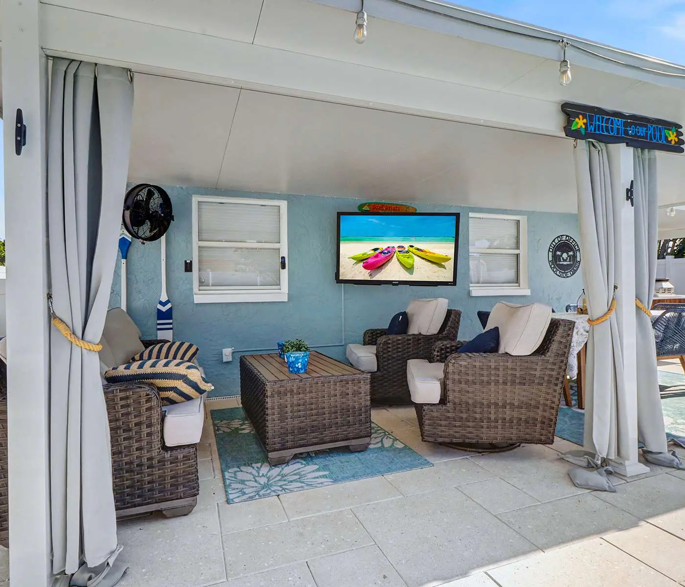 Adorable beach cottage with patio and private pool two blocks from the beach