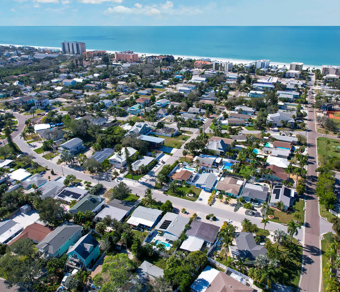 Adorable beach cottage with patio and private pool two blocks from the beach