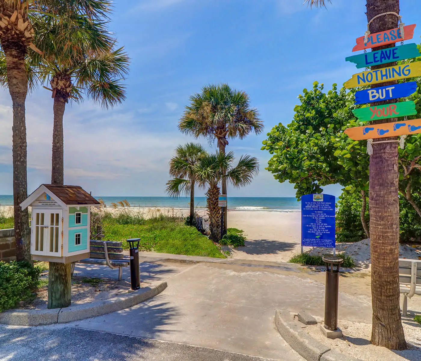 Adorable beach cottage with patio and private pool two blocks from the beach