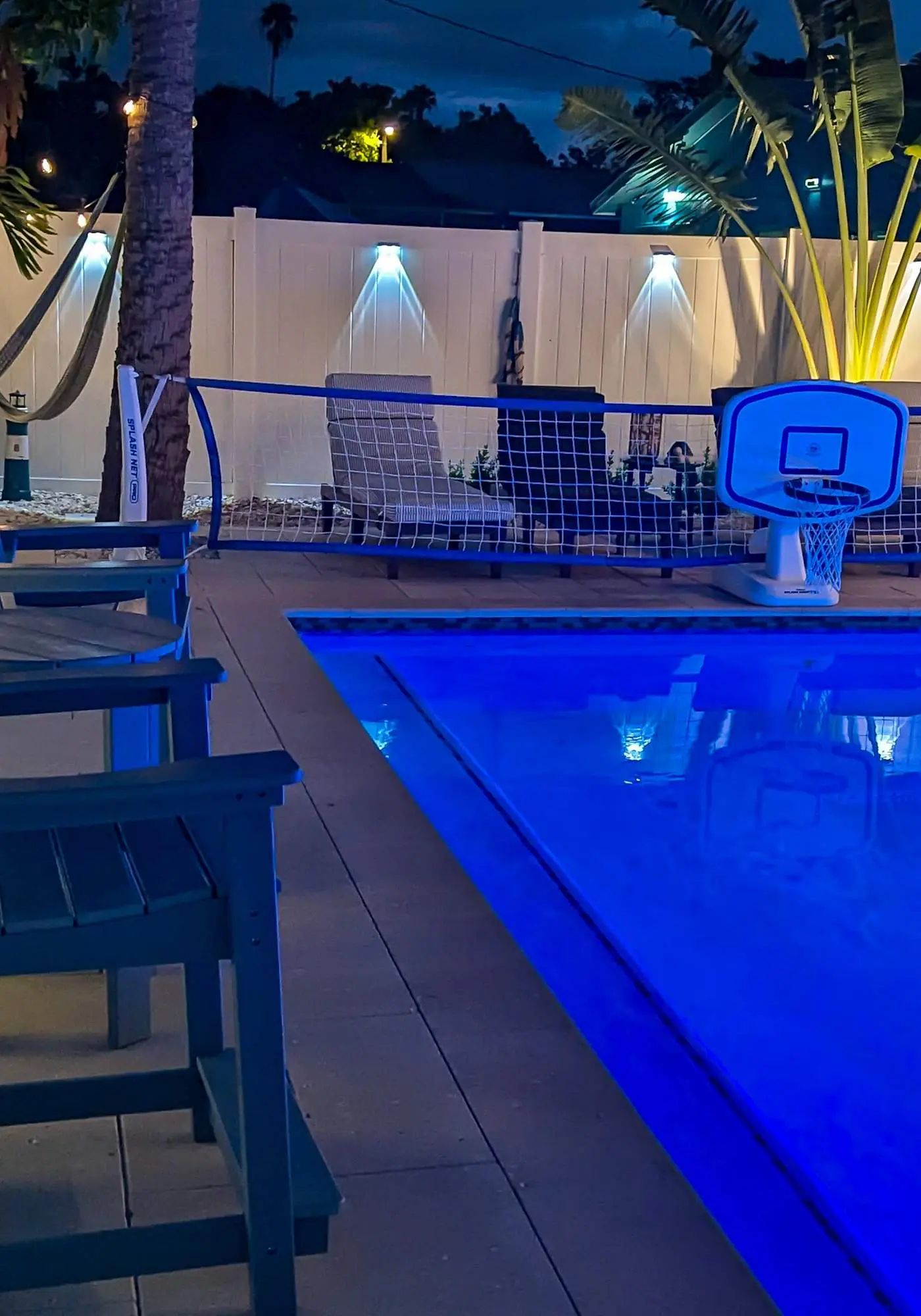 Adorable beach cottage with patio and private pool two blocks from the beach