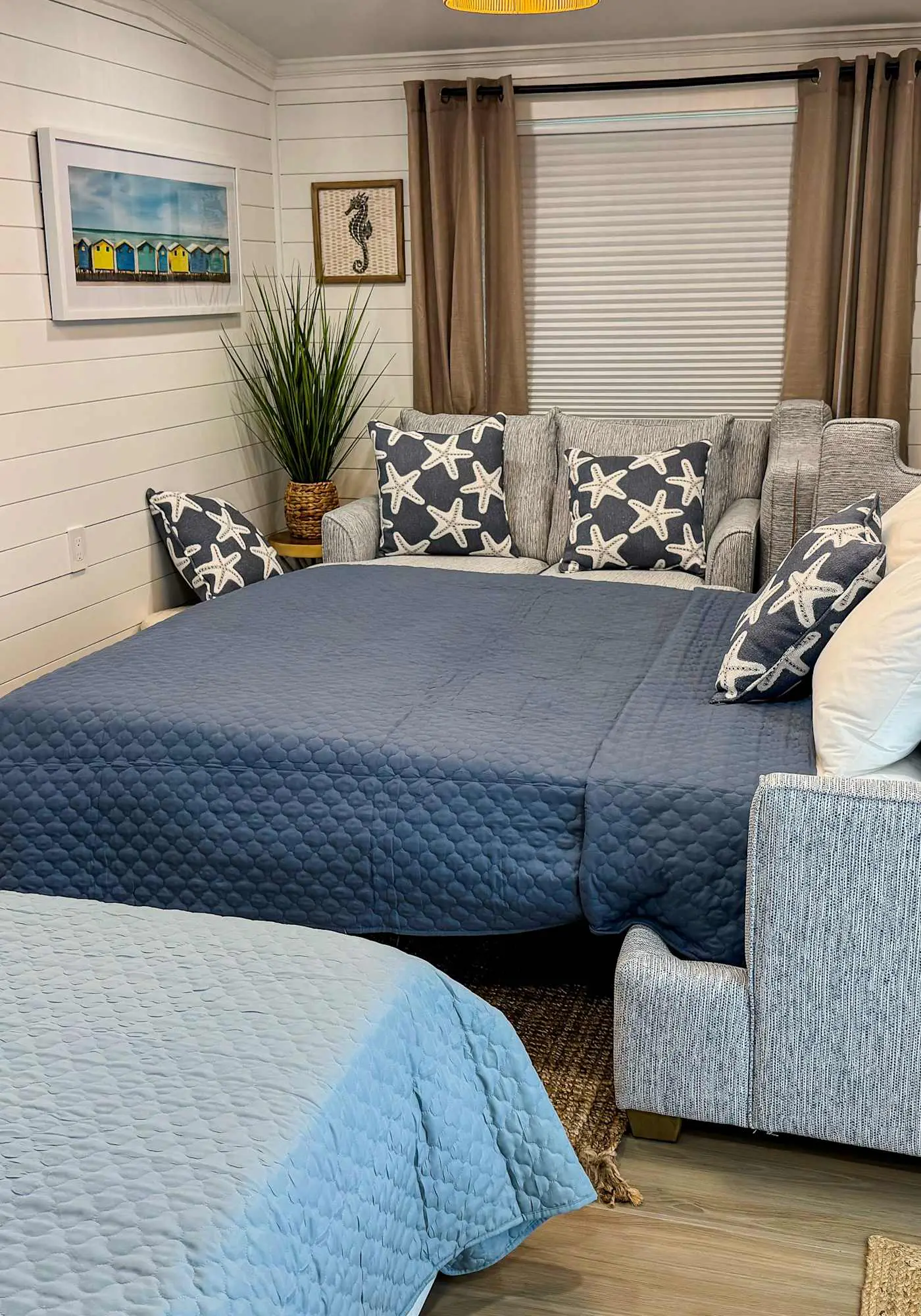 Adorable beach cottage with patio and private pool two blocks from the beach