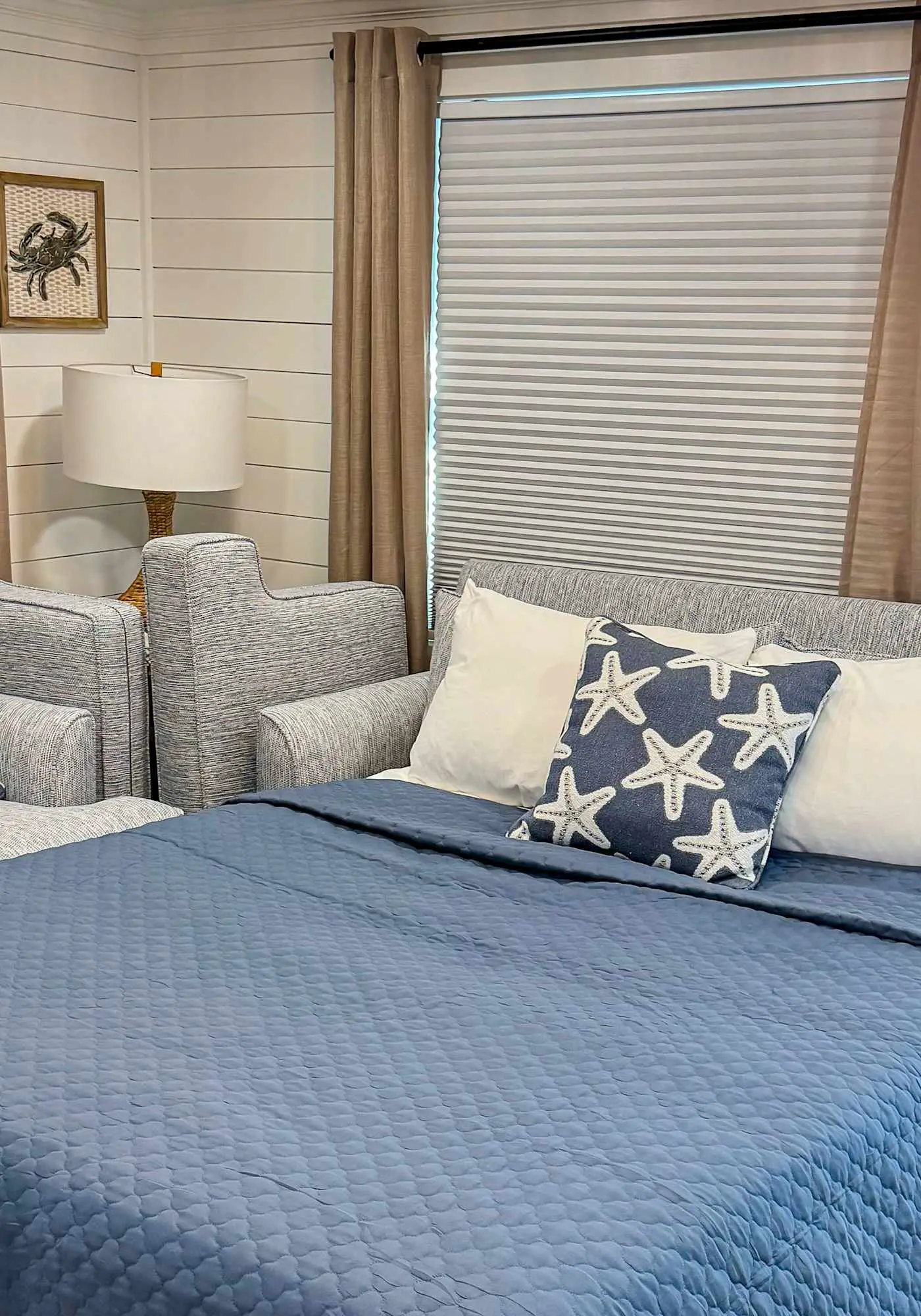 Adorable beach cottage with patio and private pool two blocks from the beach
