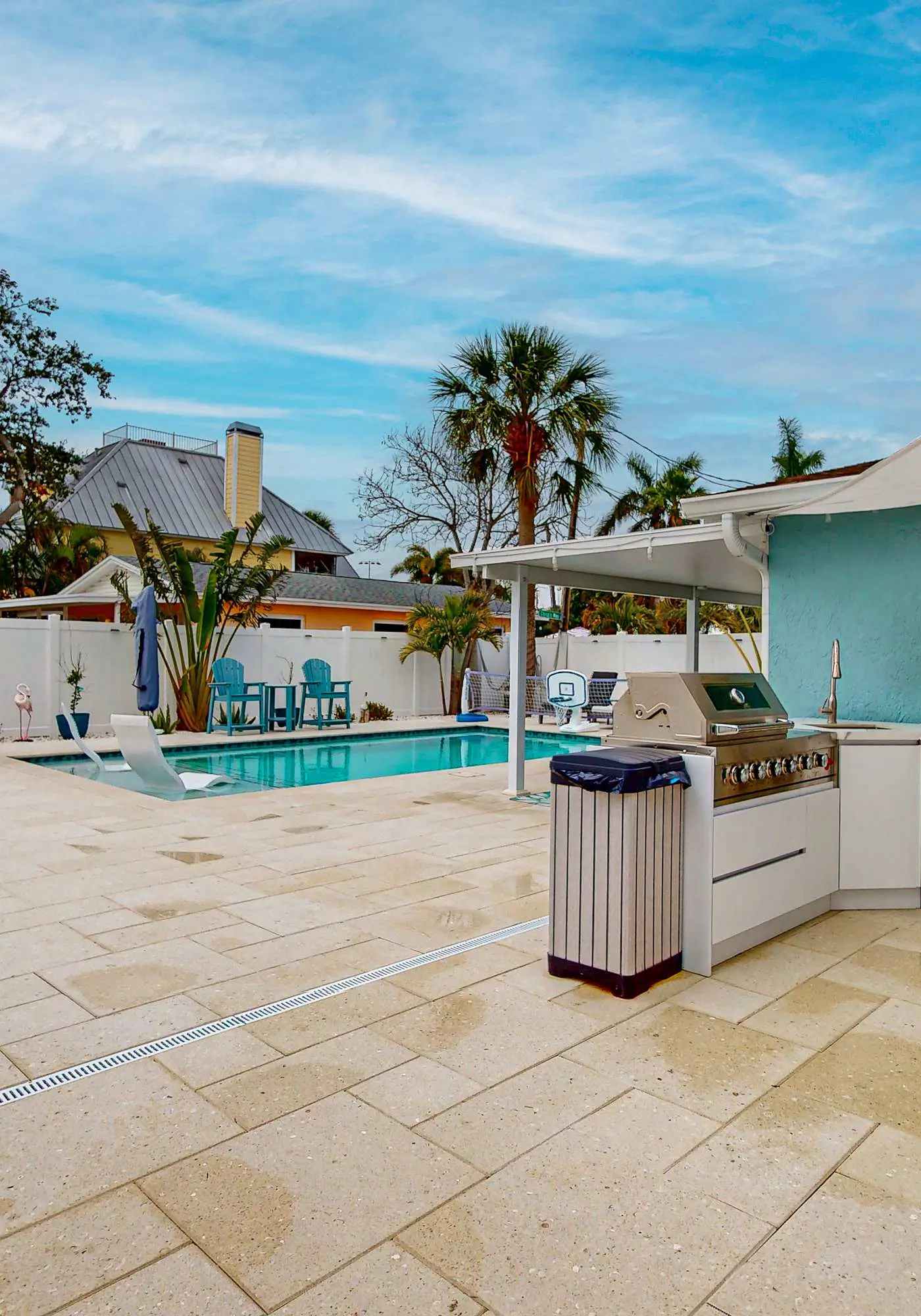 Adorable beach cottage with patio and private pool two blocks from the beach