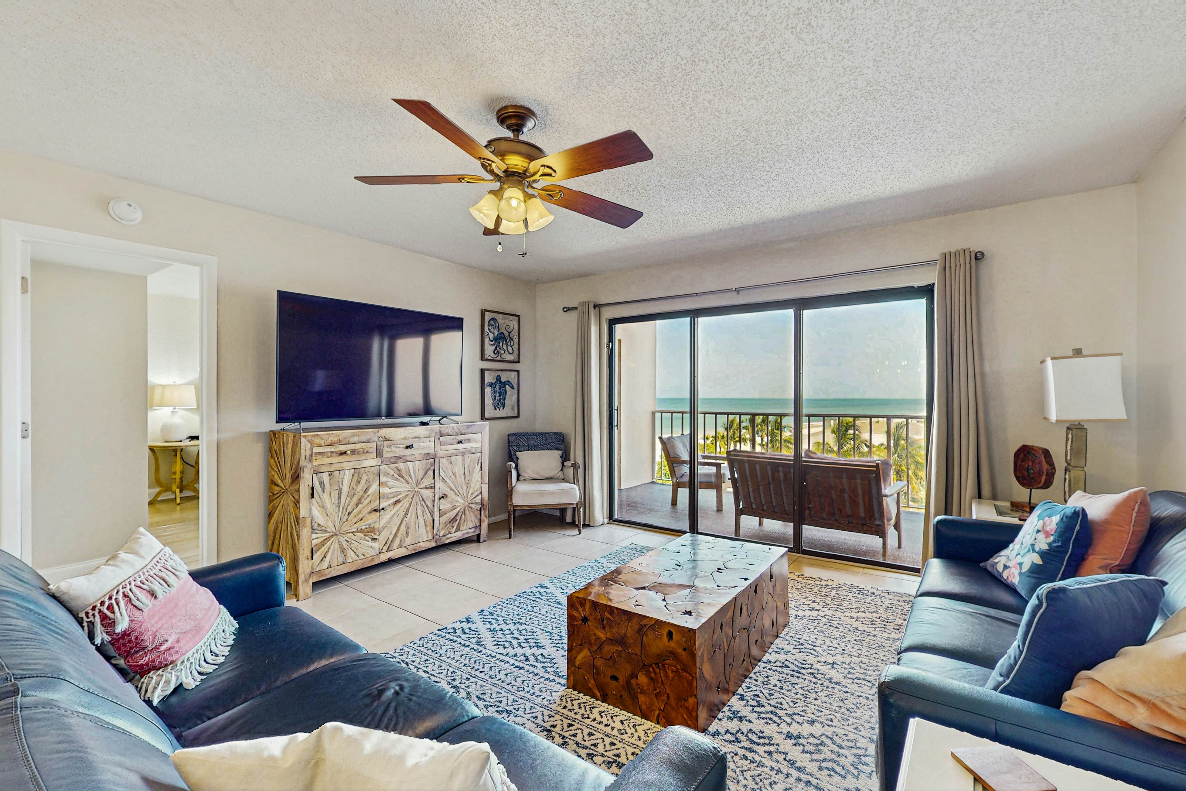 Snowbird-friendly beachfront condo with pool, tennis & AC - dog-friendly