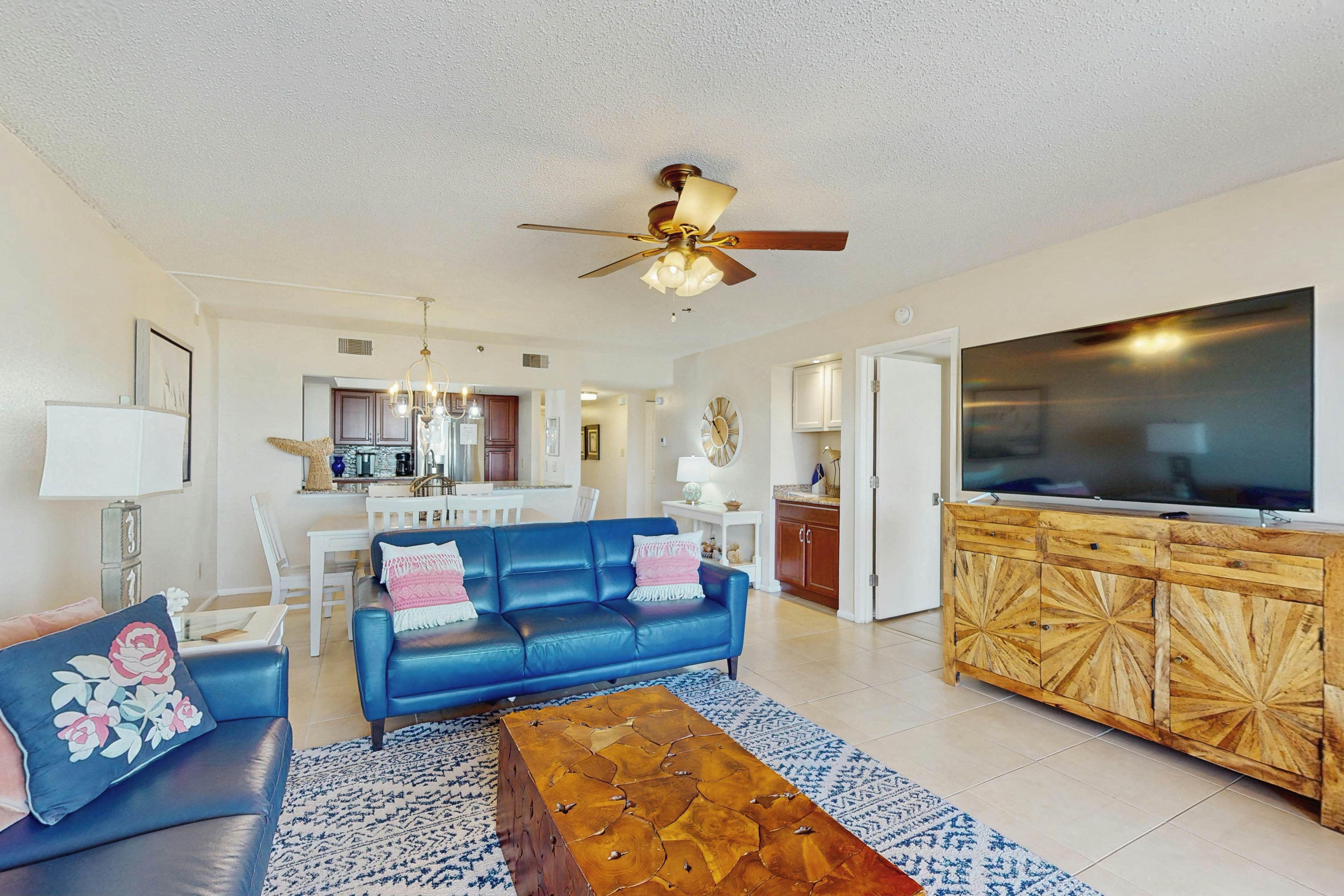 Snowbird-friendly beachfront condo with pool, tennis & AC - dog-friendly