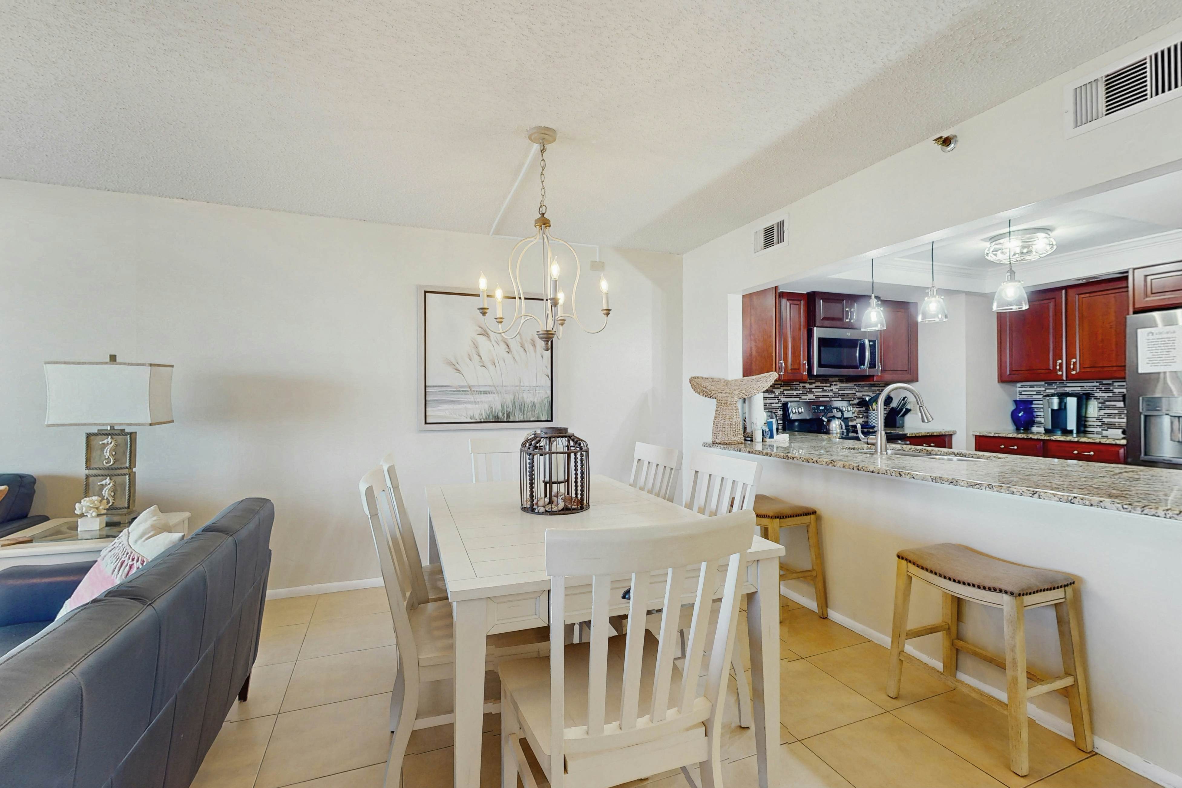 Snowbird-friendly beachfront condo with pool, tennis & AC - dog-friendly