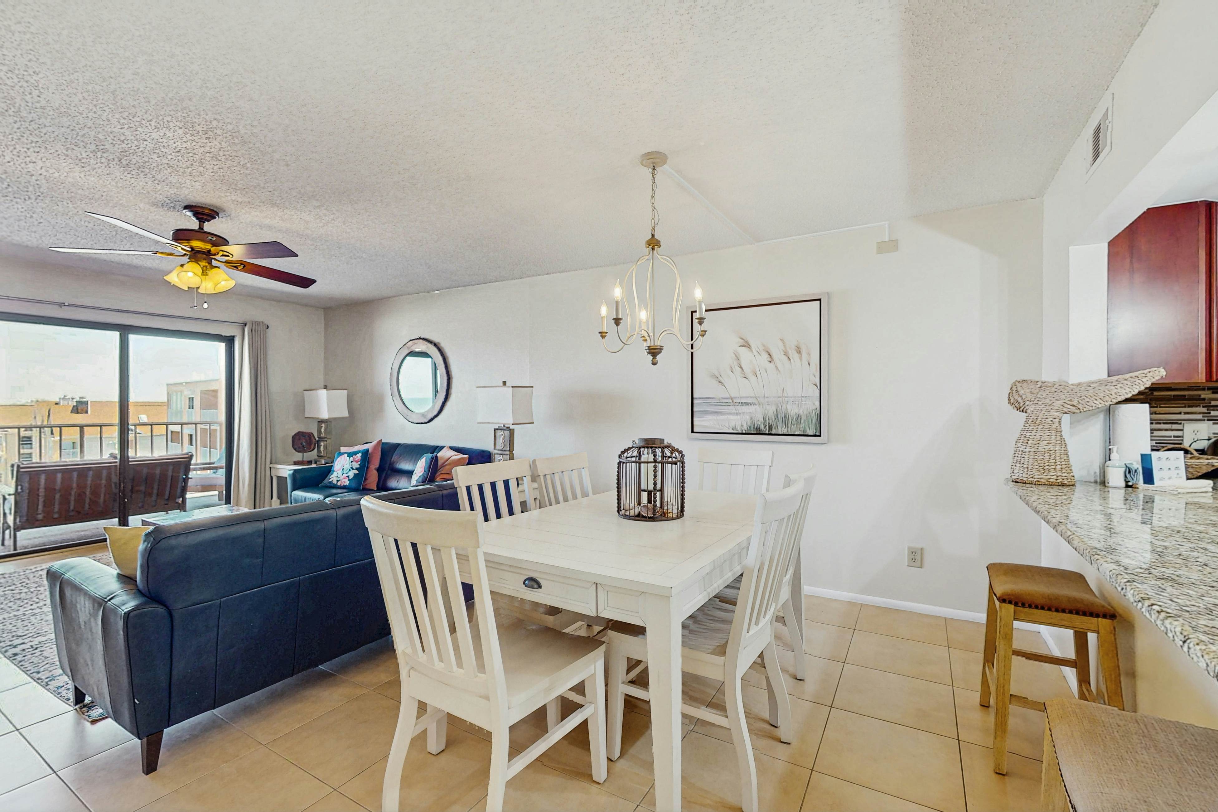 Snowbird-friendly beachfront condo with pool, tennis & AC - dog-friendly