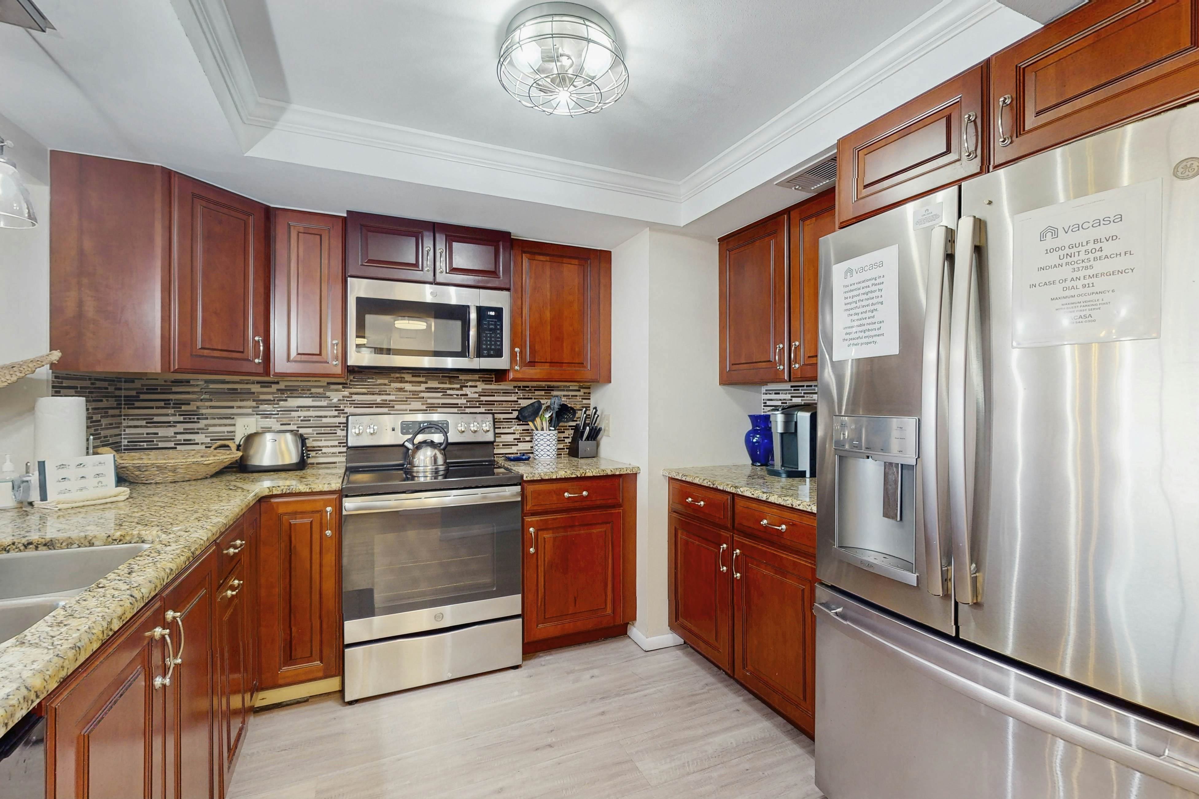 Snowbird-friendly beachfront condo with pool, tennis & AC - dog-friendly